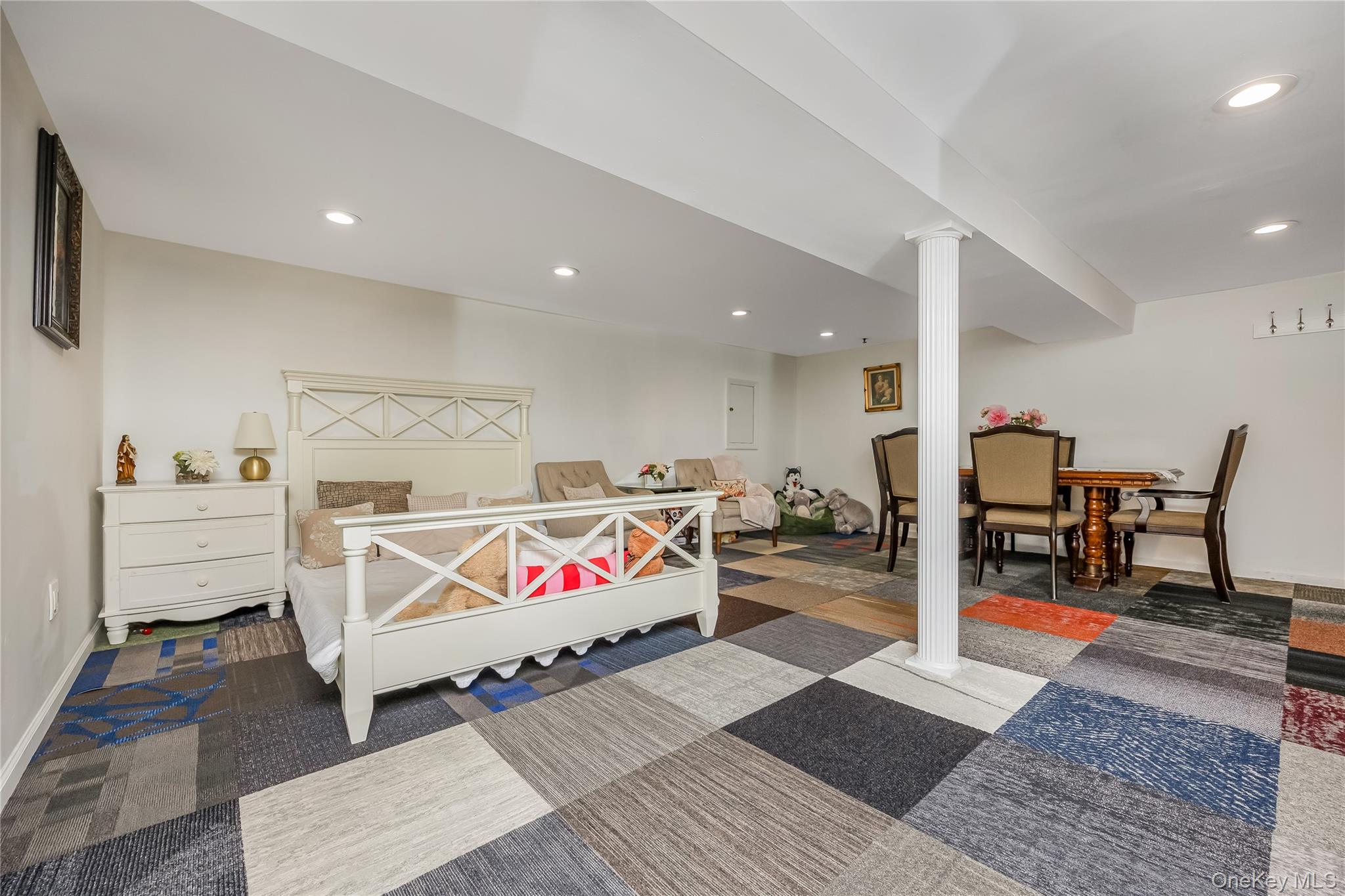 2 Hamilton Street, Farmingdale, NY 11735