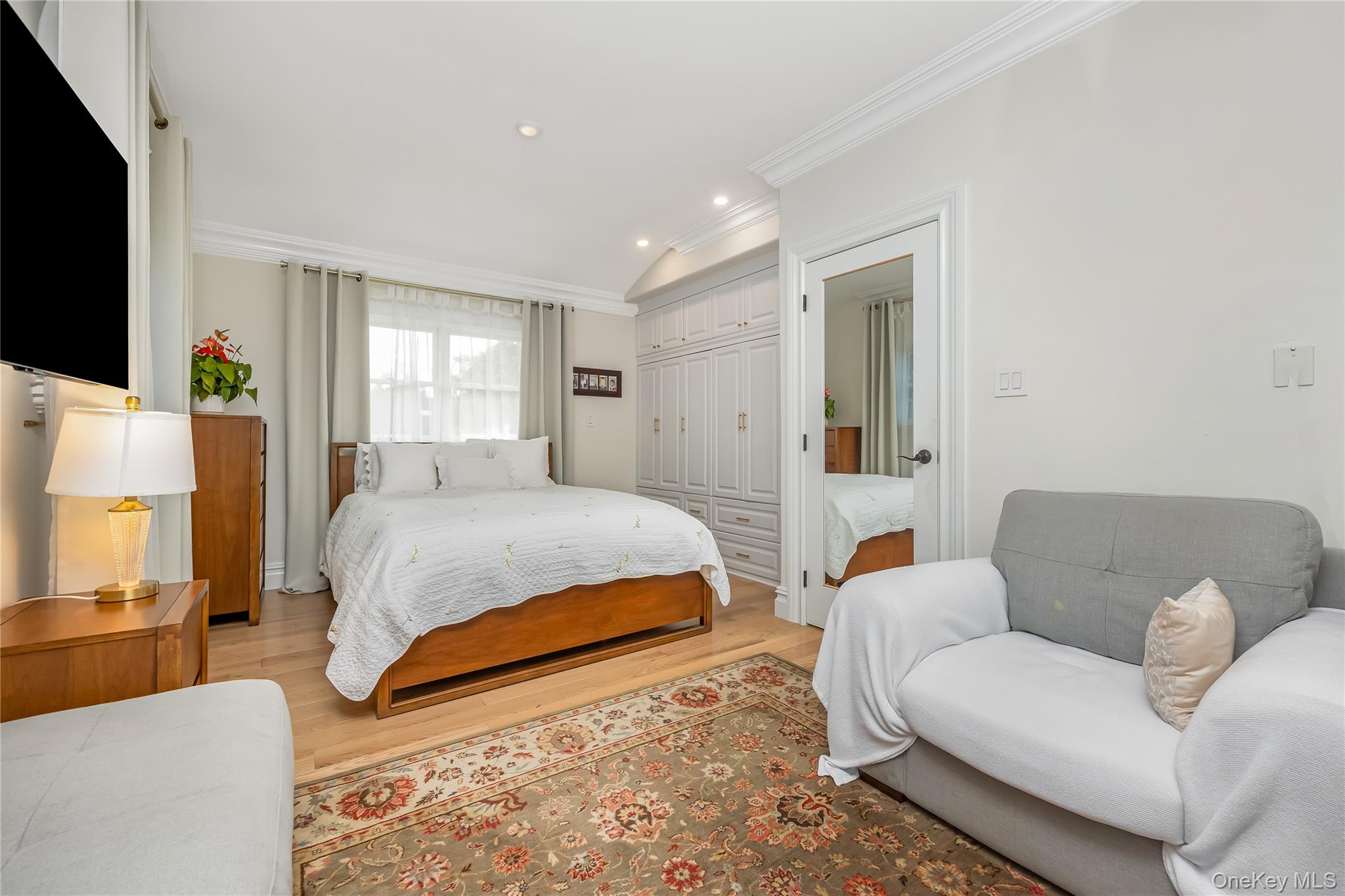 2 Hamilton Street, Farmingdale, NY 11735