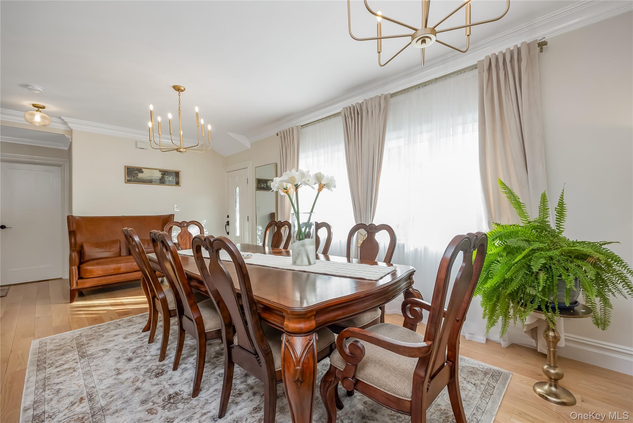 2 Hamilton Street, Farmingdale, NY 11735