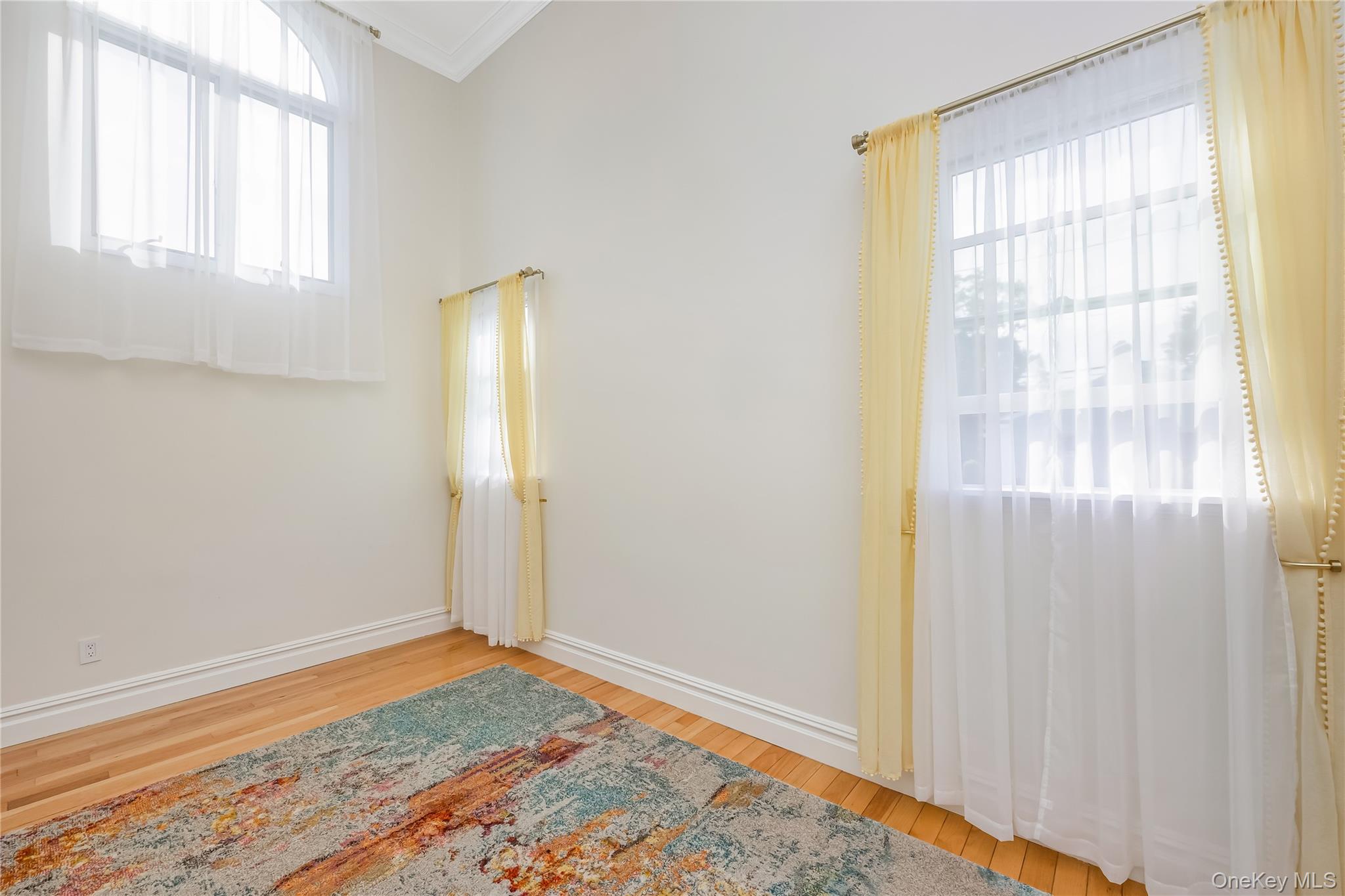 2 Hamilton Street, Farmingdale, NY 11735