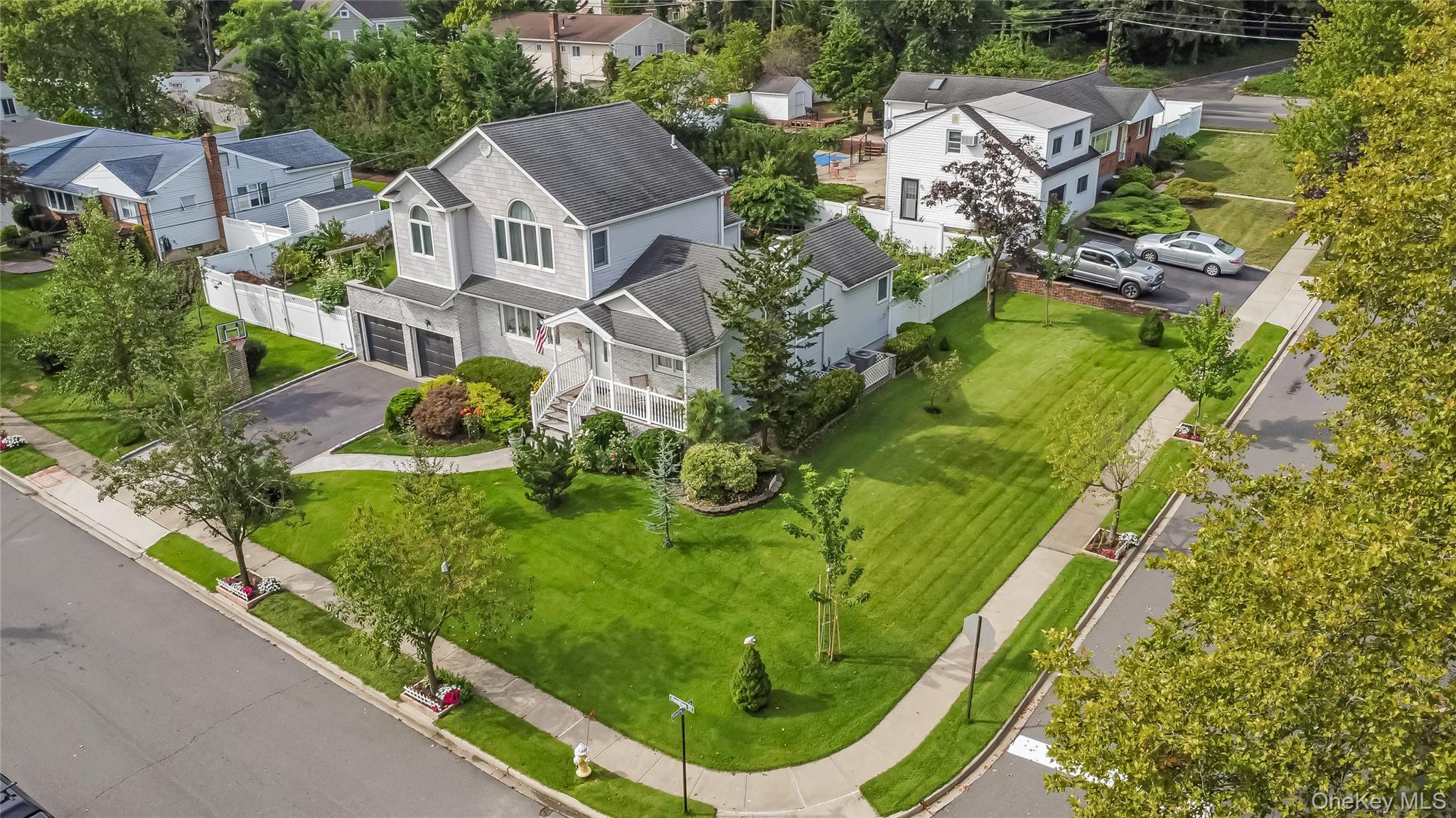 2 Hamilton Street, Farmingdale, NY 11735