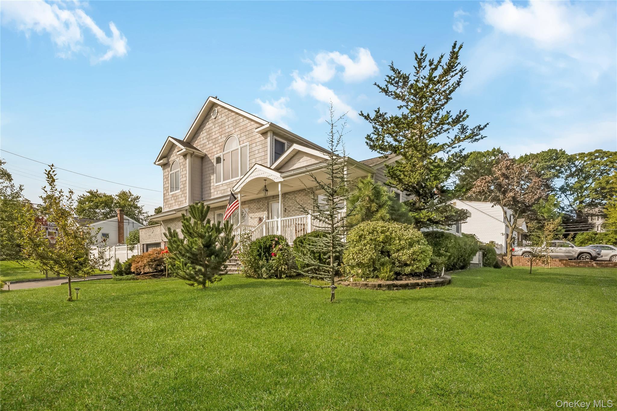 2 Hamilton Street, Farmingdale, NY 11735