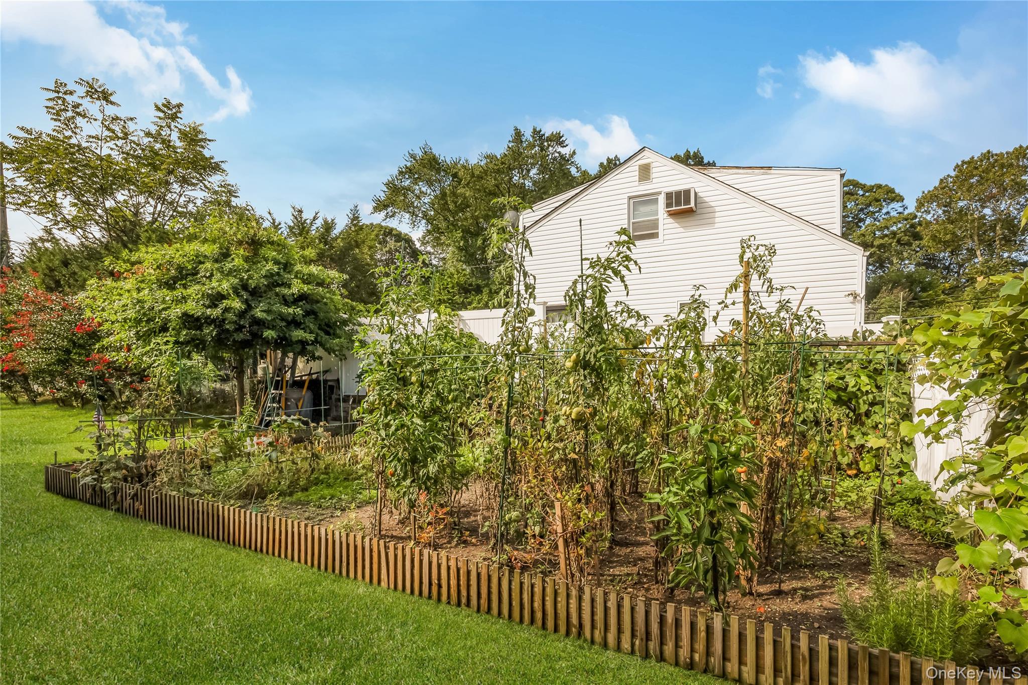 2 Hamilton Street, Farmingdale, NY 11735