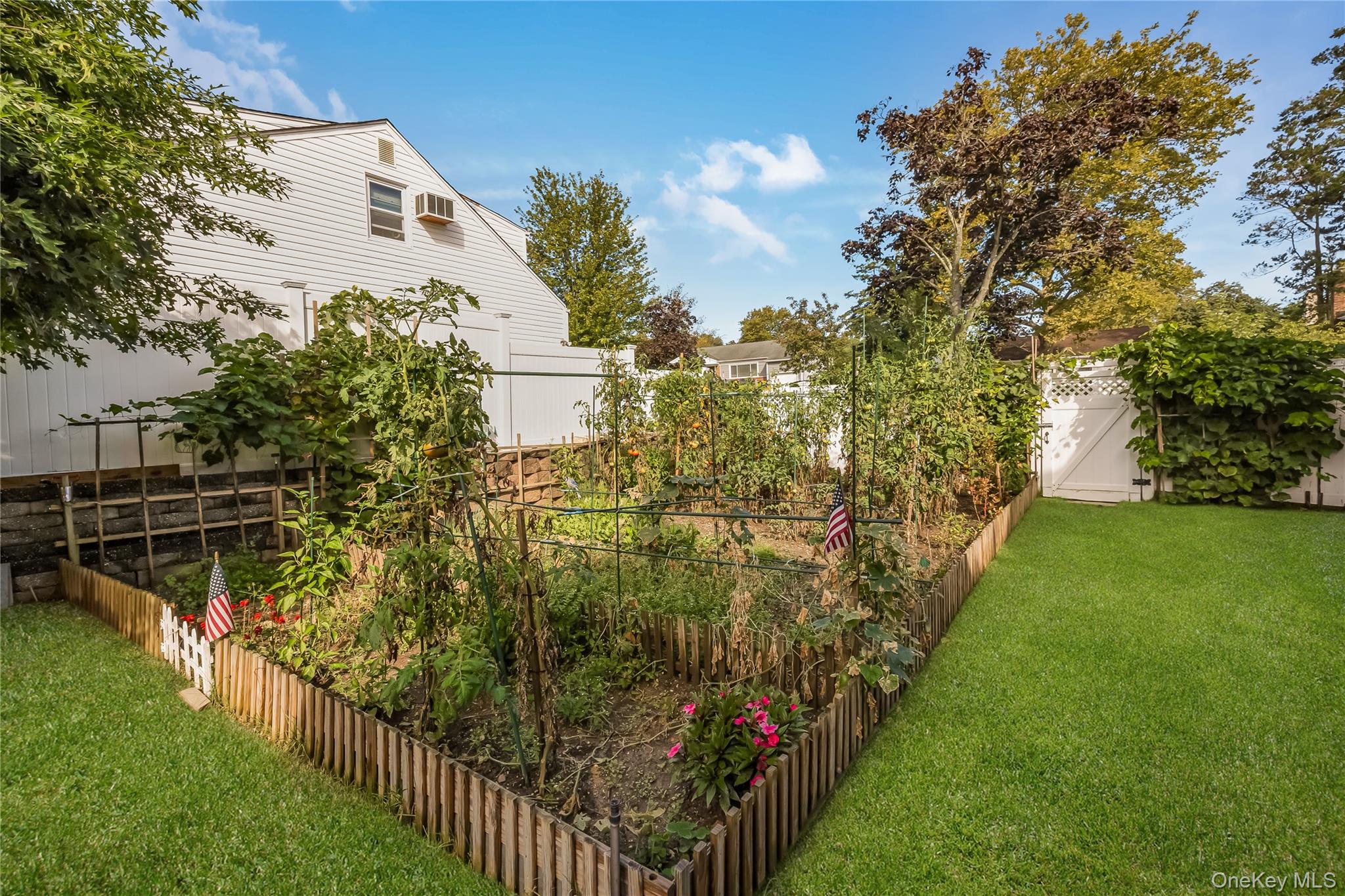 2 Hamilton Street, Farmingdale, NY 11735