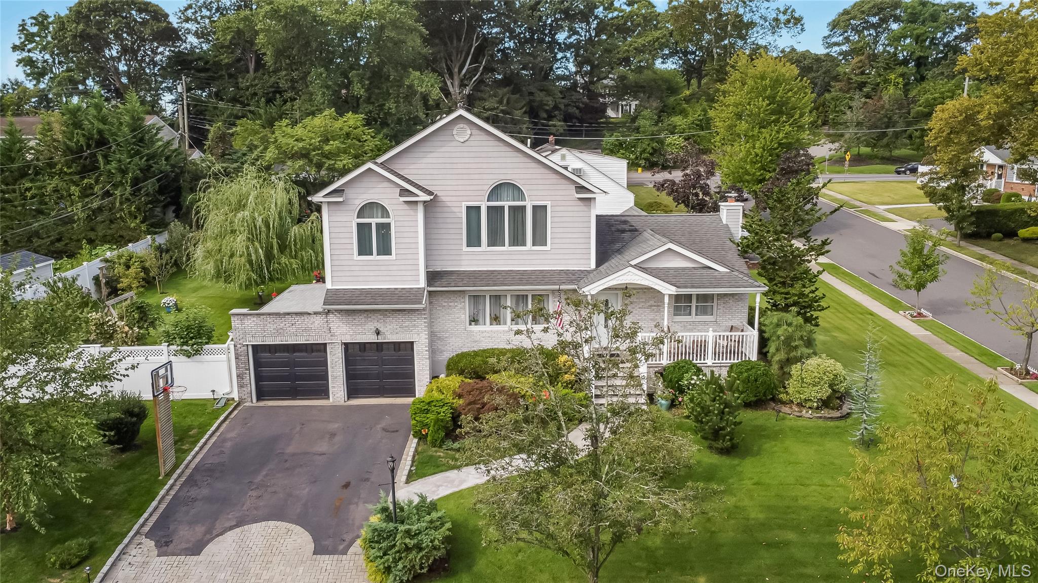 2 Hamilton Street, Farmingdale, NY 11735
