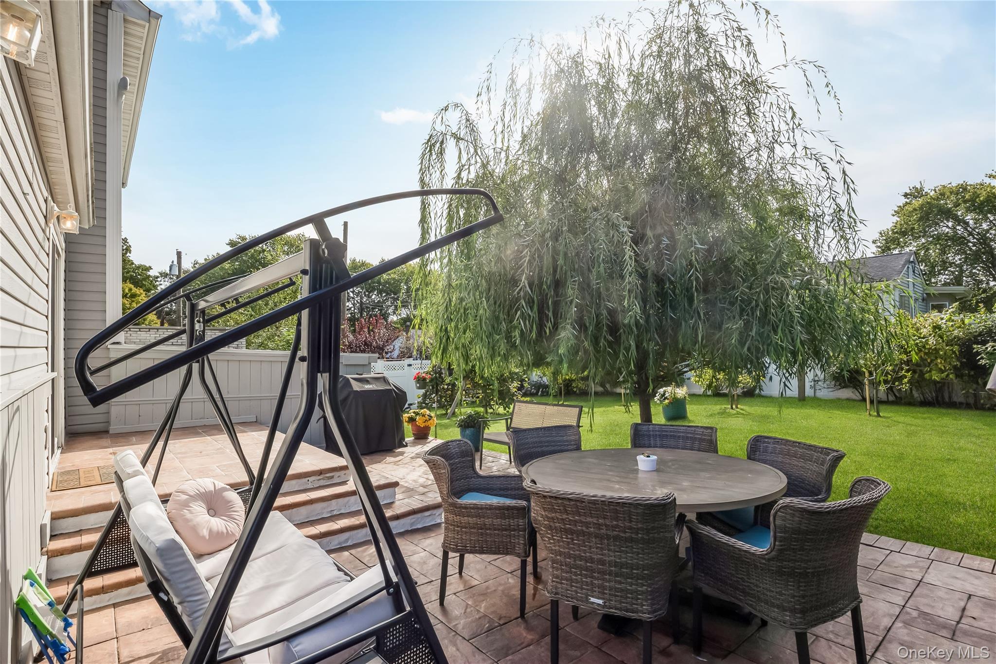 2 Hamilton Street, Farmingdale, NY 11735