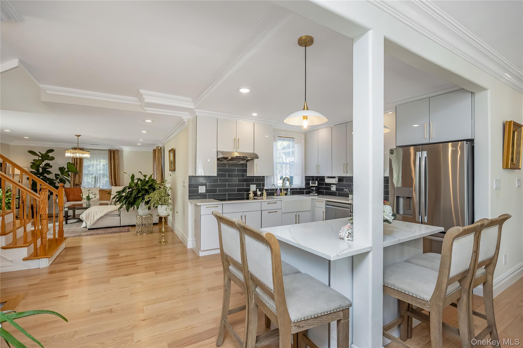 2 Hamilton Street, Farmingdale, NY 11735