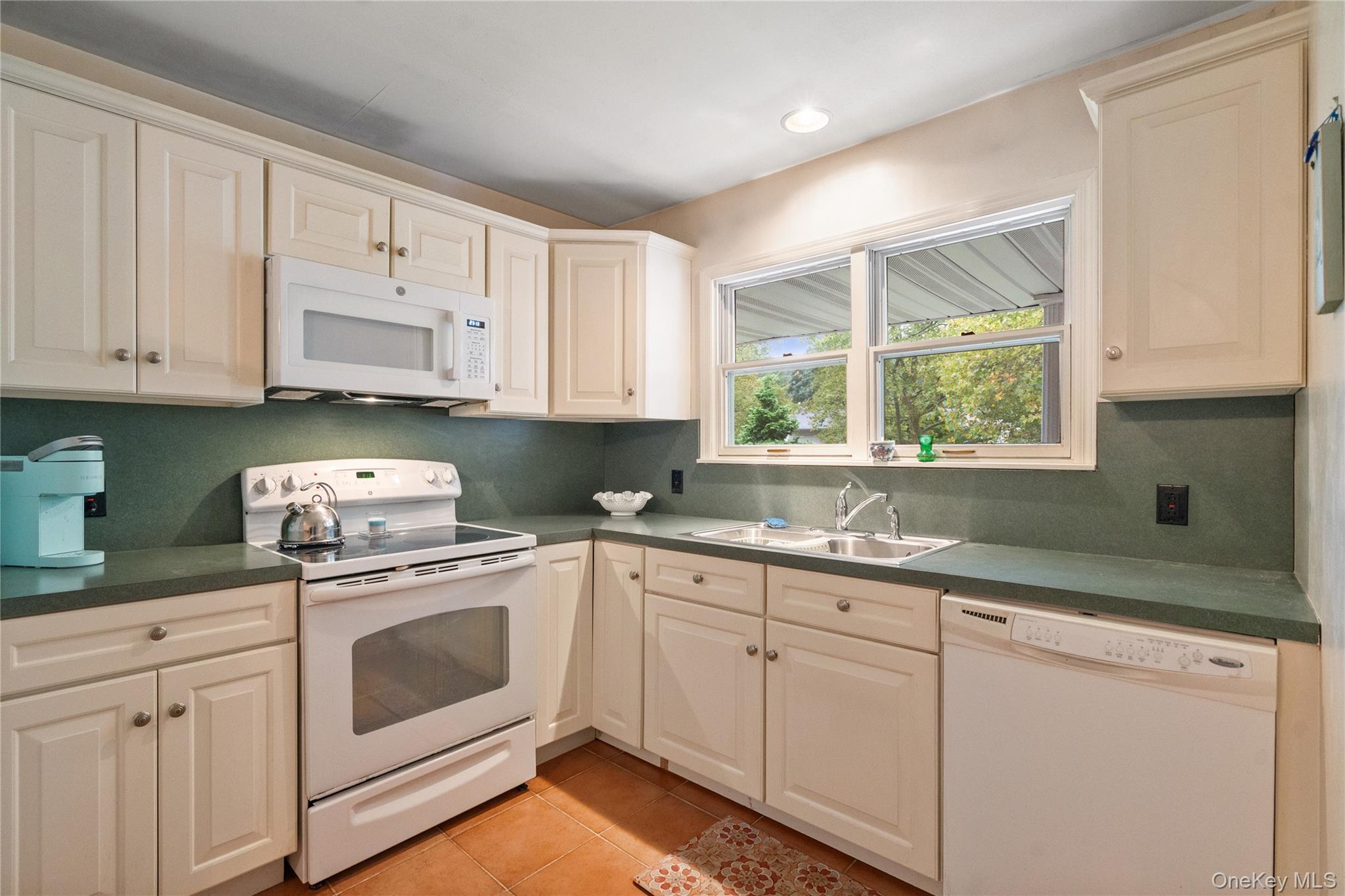 20 Frazer Drive, Greenlawn, NY 11740