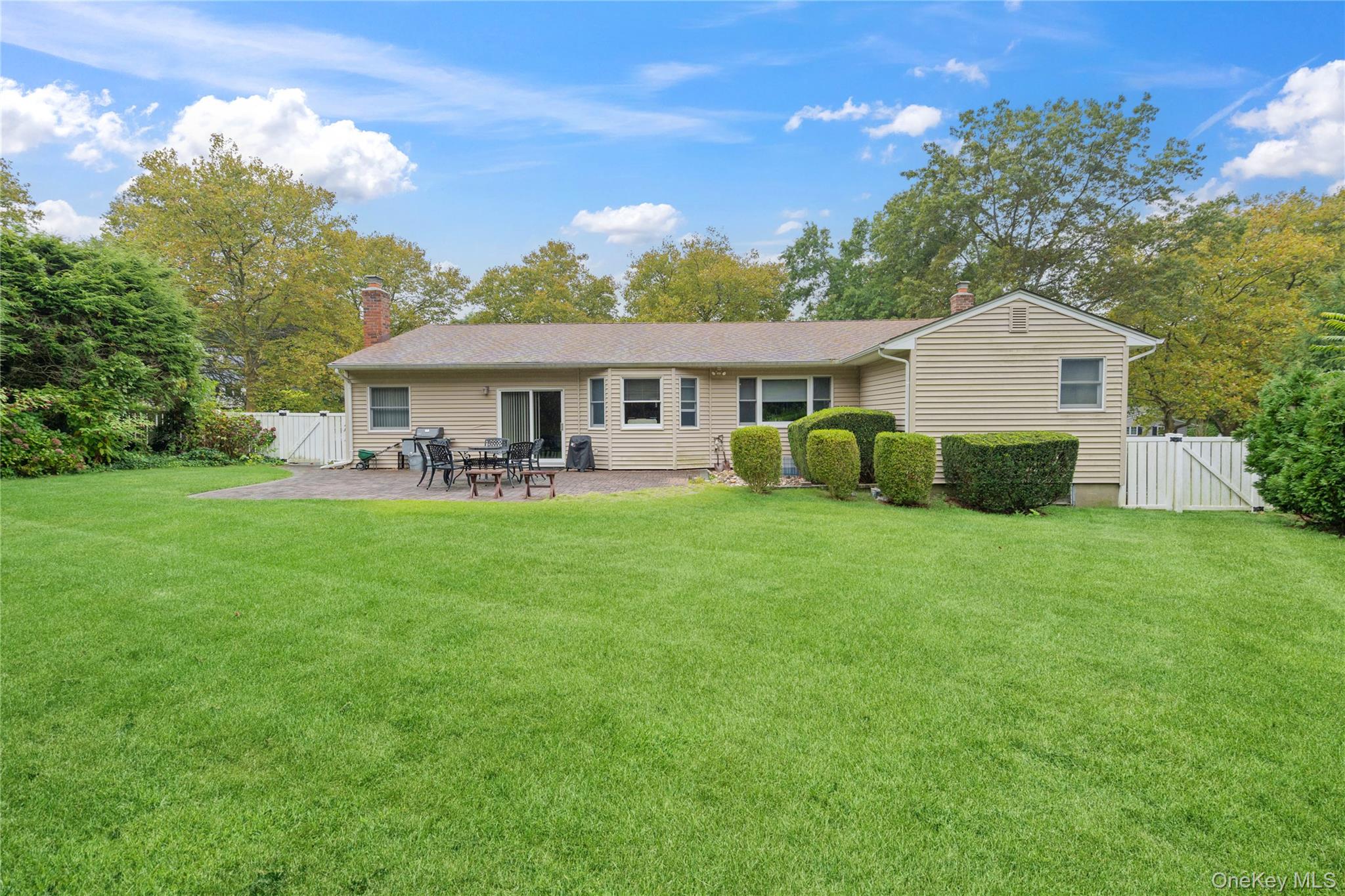 20 Frazer Drive, Greenlawn, NY 11740