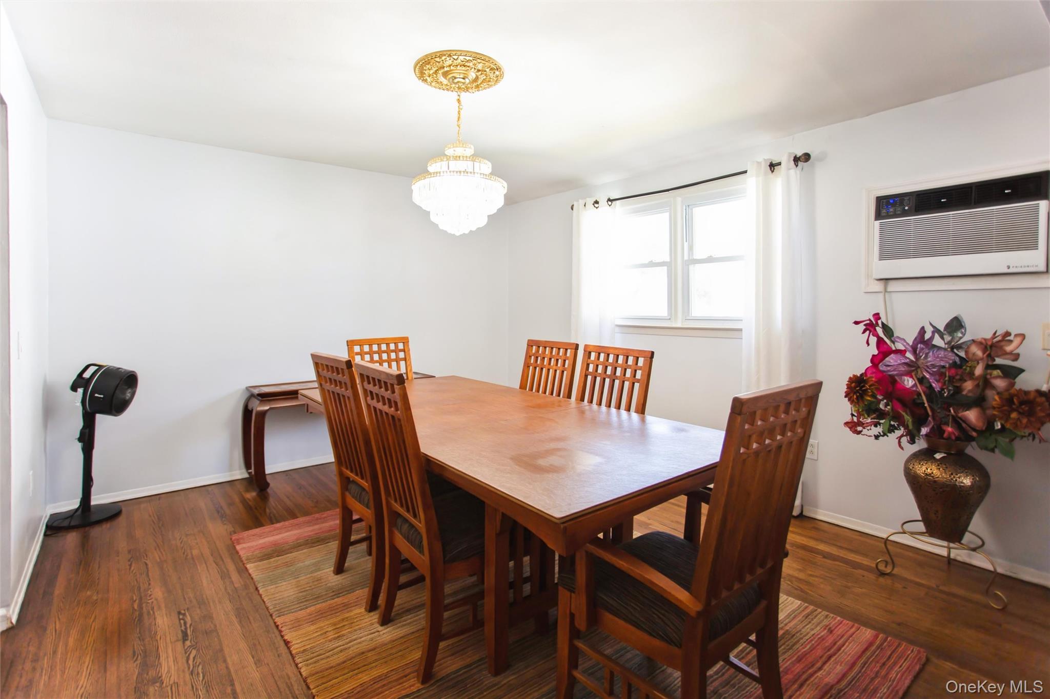 200 E Euclid Street, Valley Stream, NY 11580