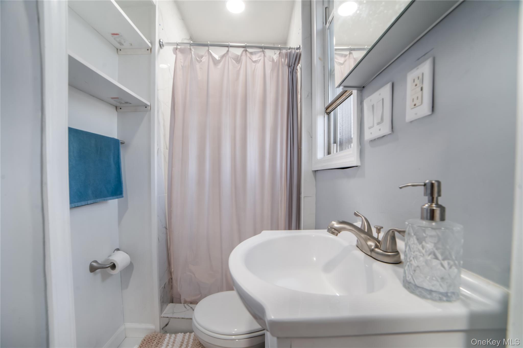 7 Willis Avenue, Floral Park, NY 11001