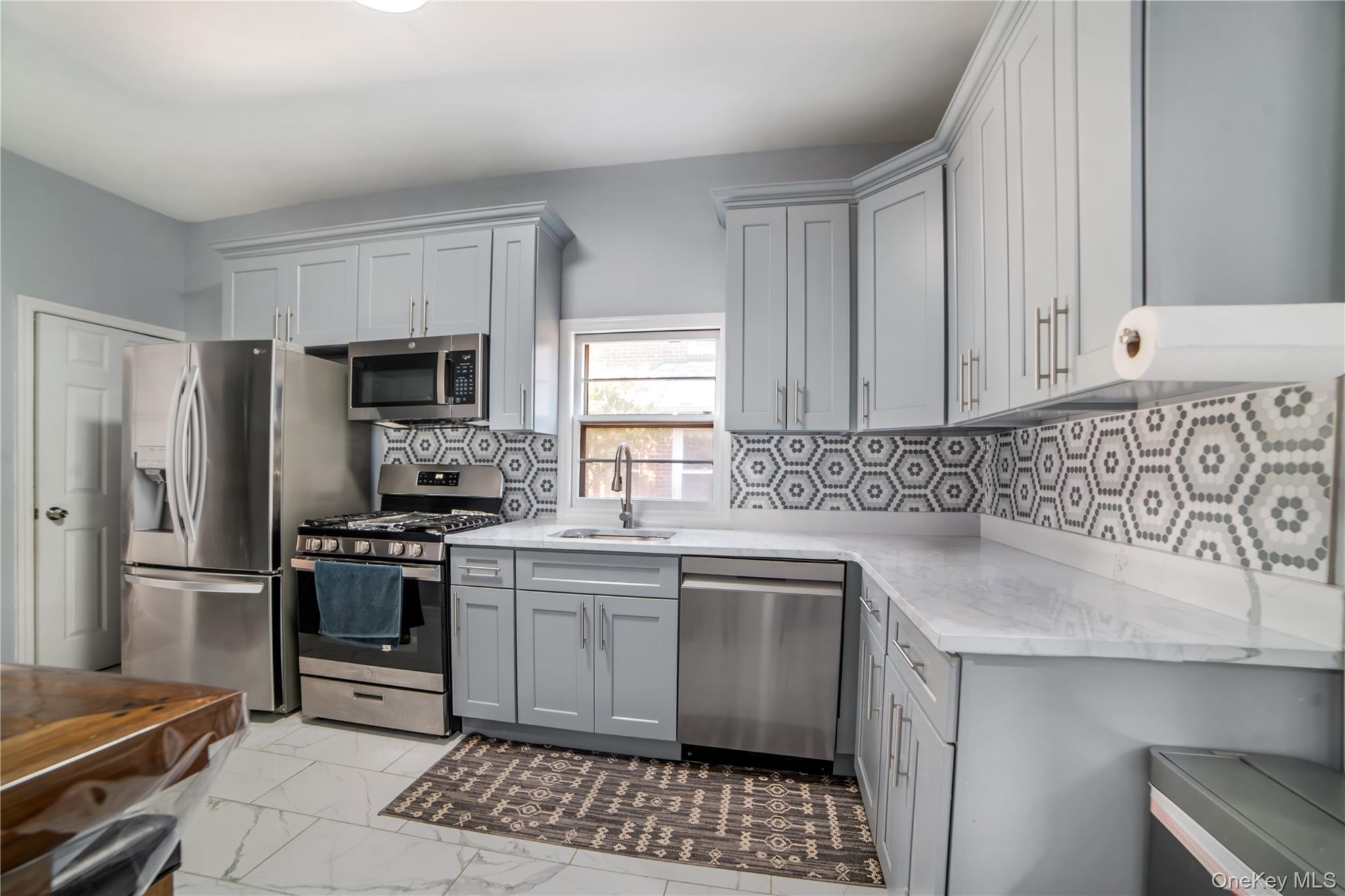 7 Willis Avenue, Floral Park, NY 11001