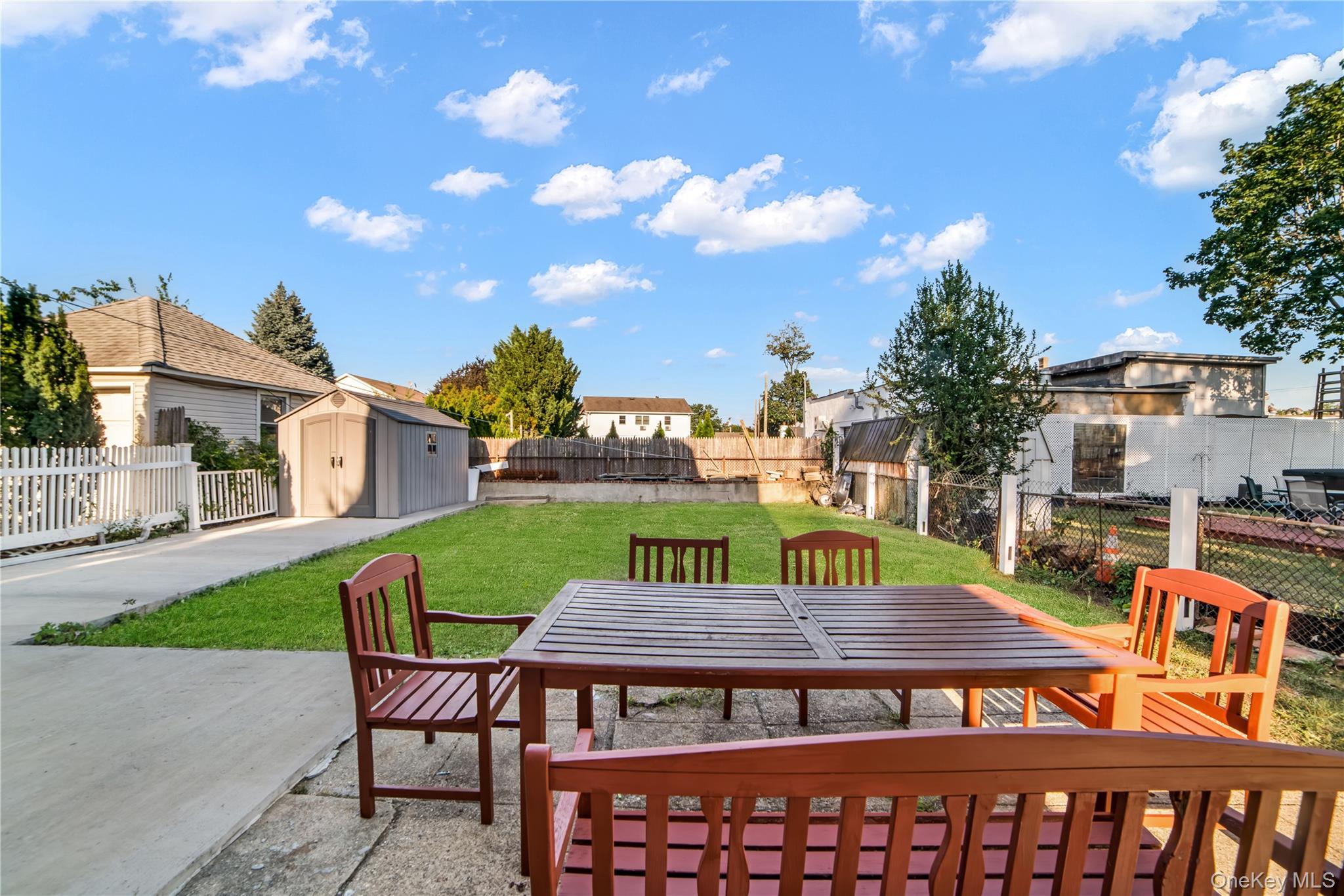 7 Willis Avenue, Floral Park, NY 11001