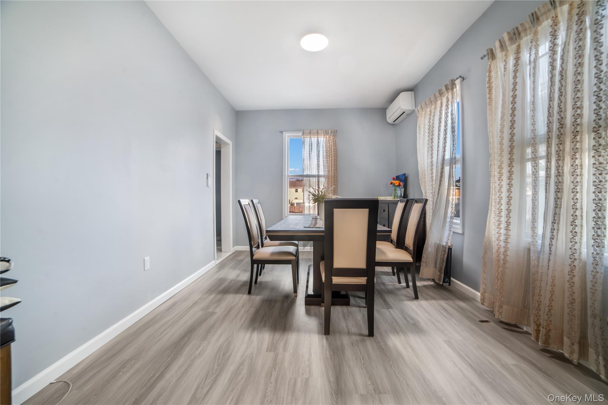 7 Willis Avenue, Floral Park, NY 11001