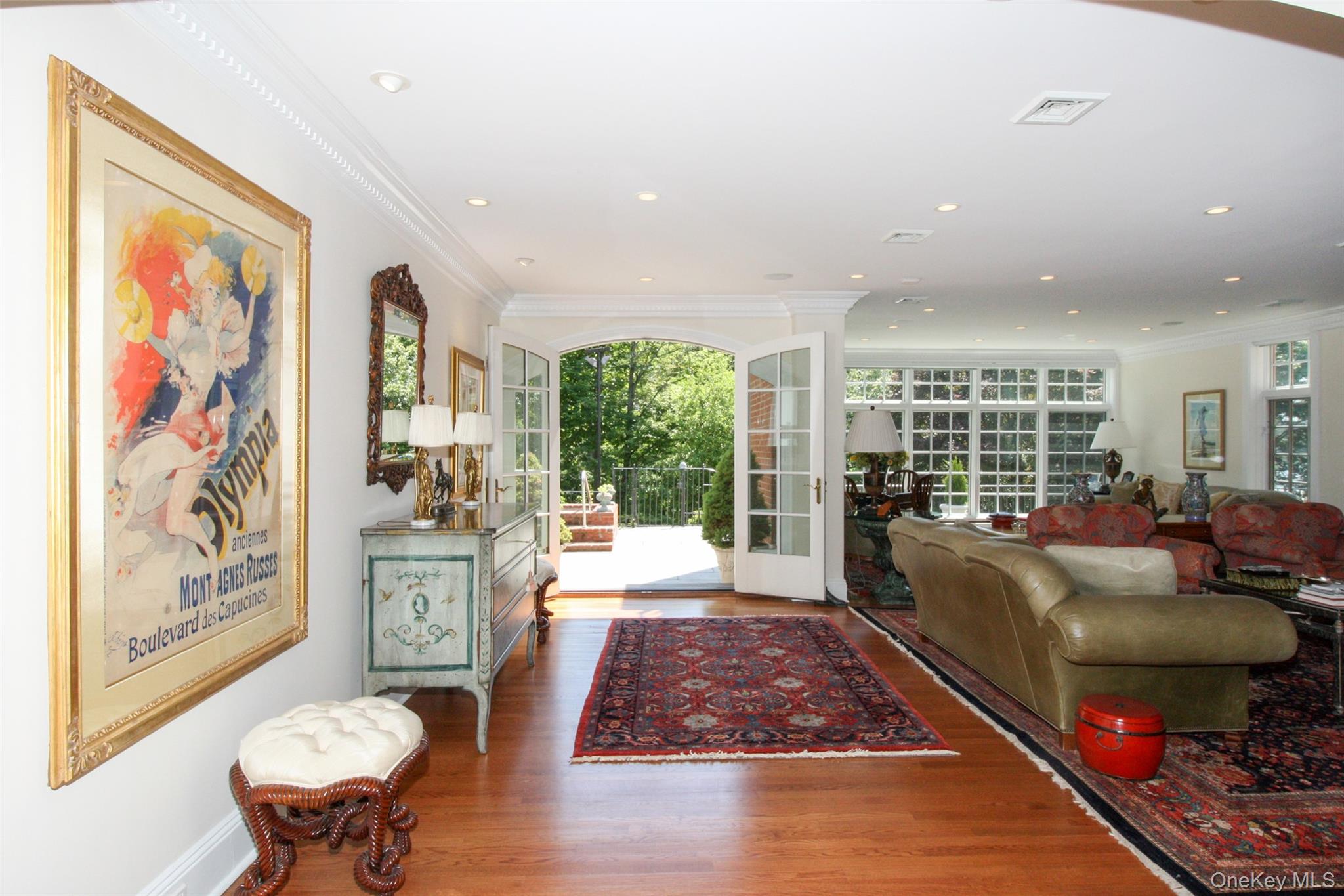 40 Deer Park Road, Great Neck, NY 11024