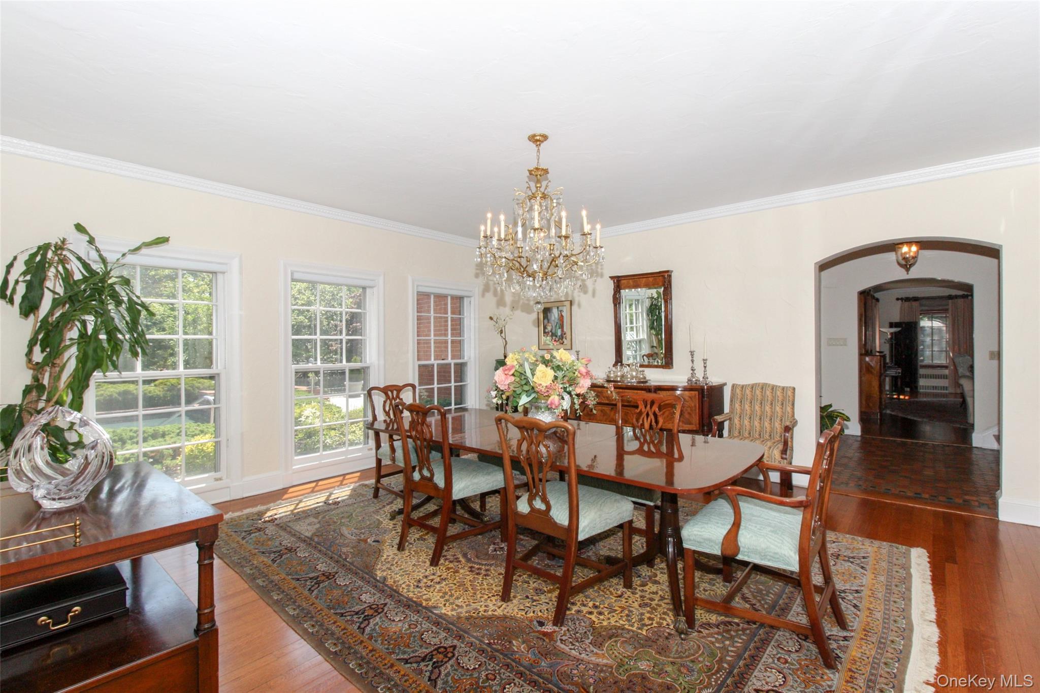 40 Deer Park Road, Great Neck, NY 11024