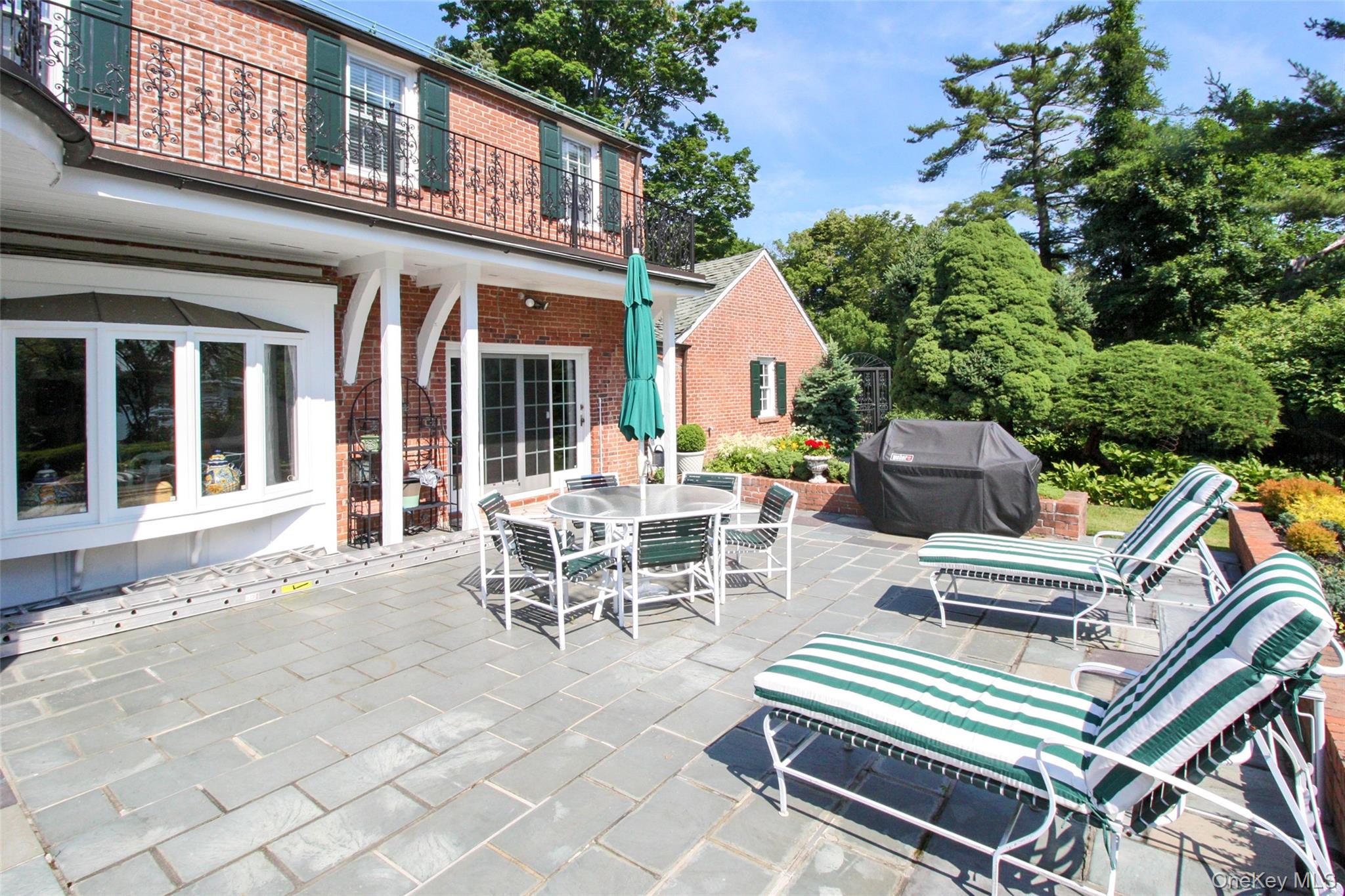 40 Deer Park Road, Great Neck, NY 11024