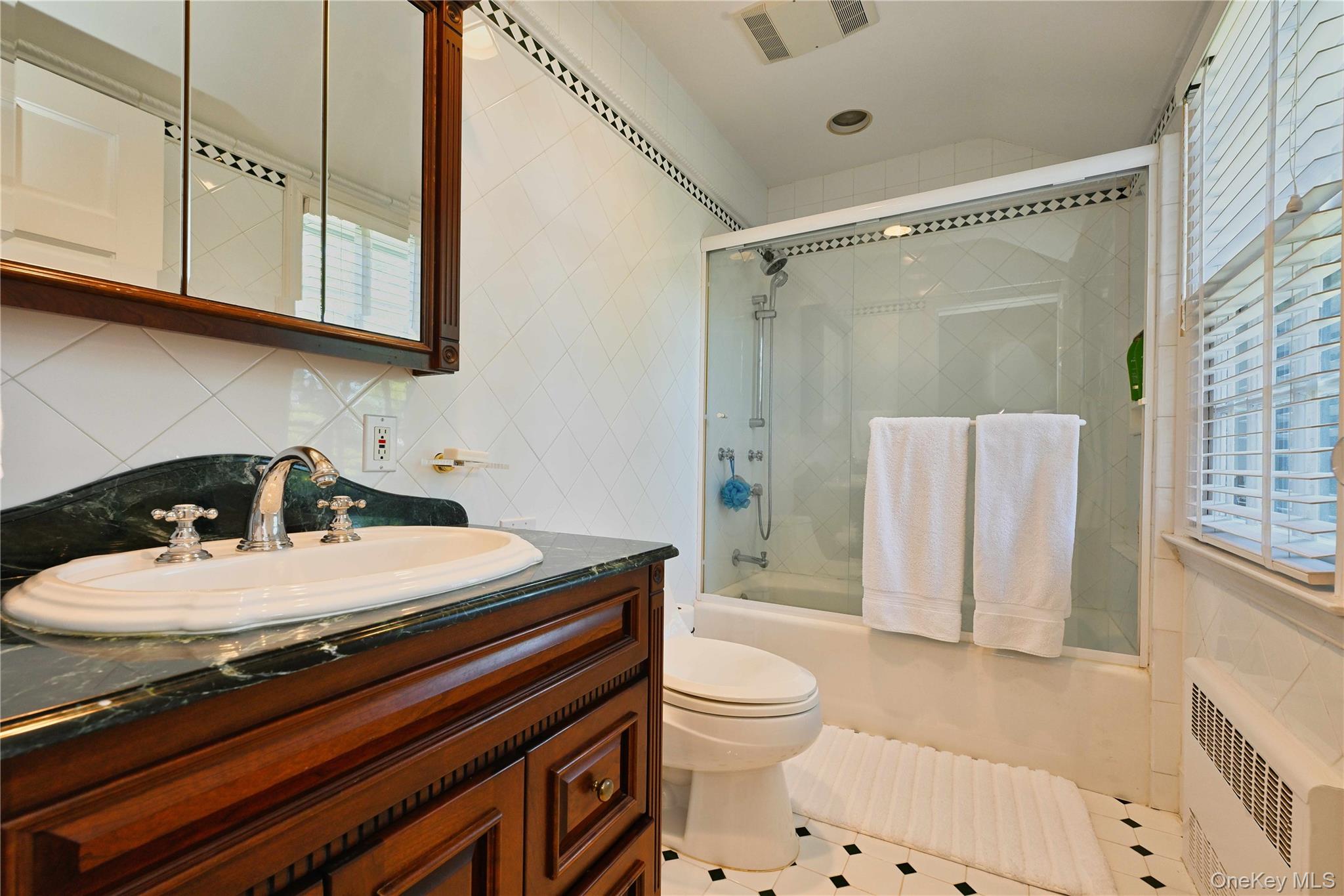 40 Deer Park Road, Great Neck, NY 11024