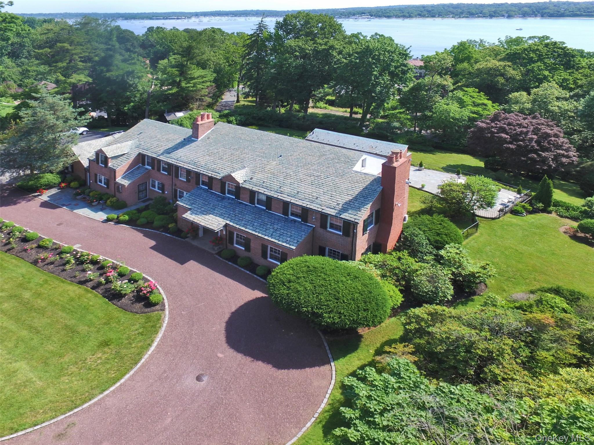 40 Deer Park Road, Great Neck, NY 11024