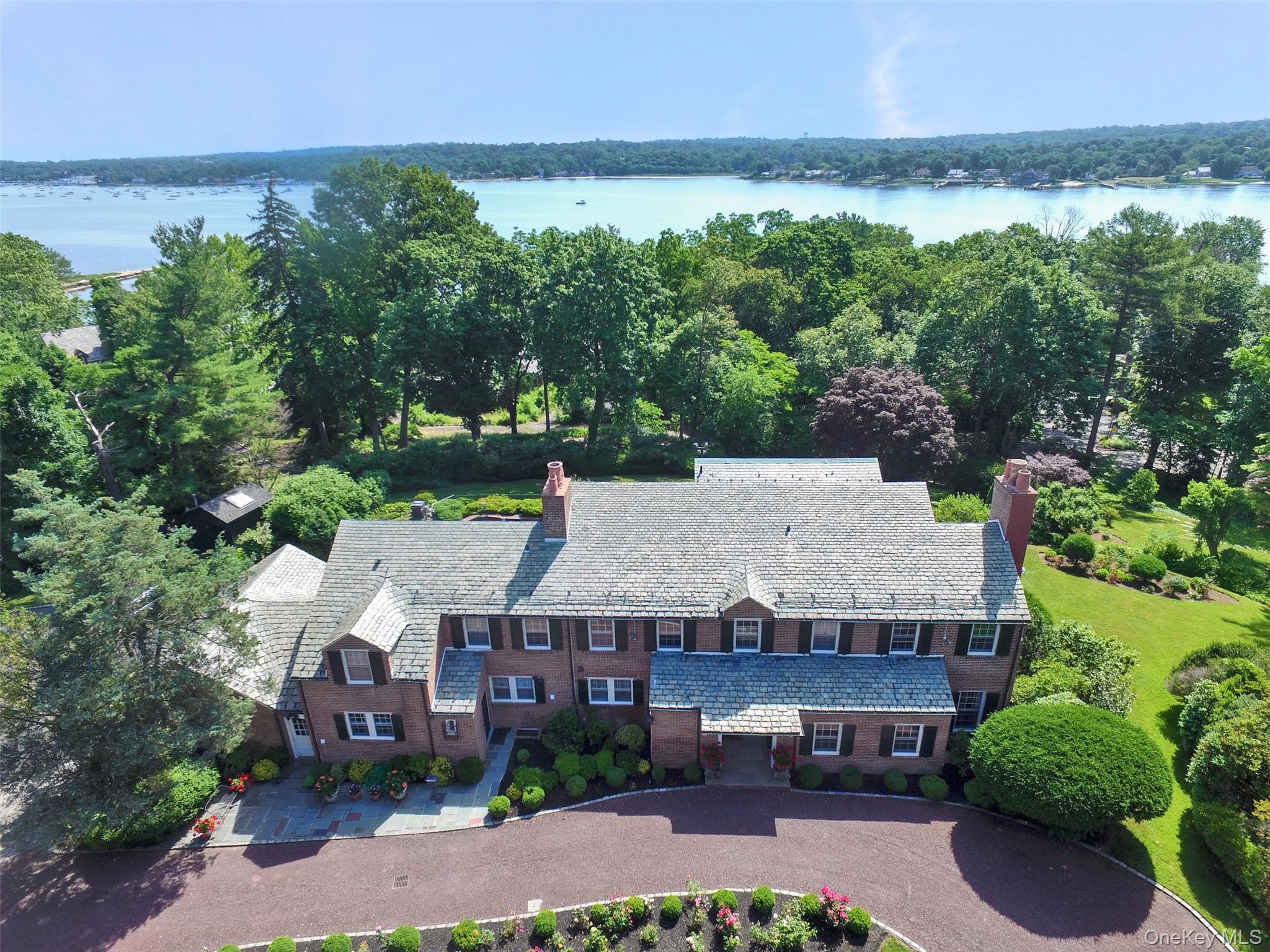 40 Deer Park Road, Great Neck, NY 11024