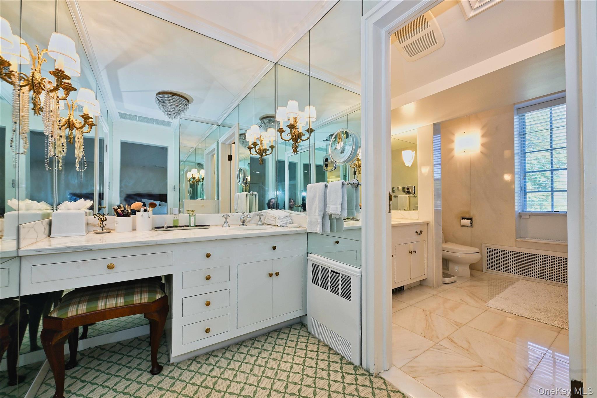 40 Deer Park Road, Great Neck, NY 11024