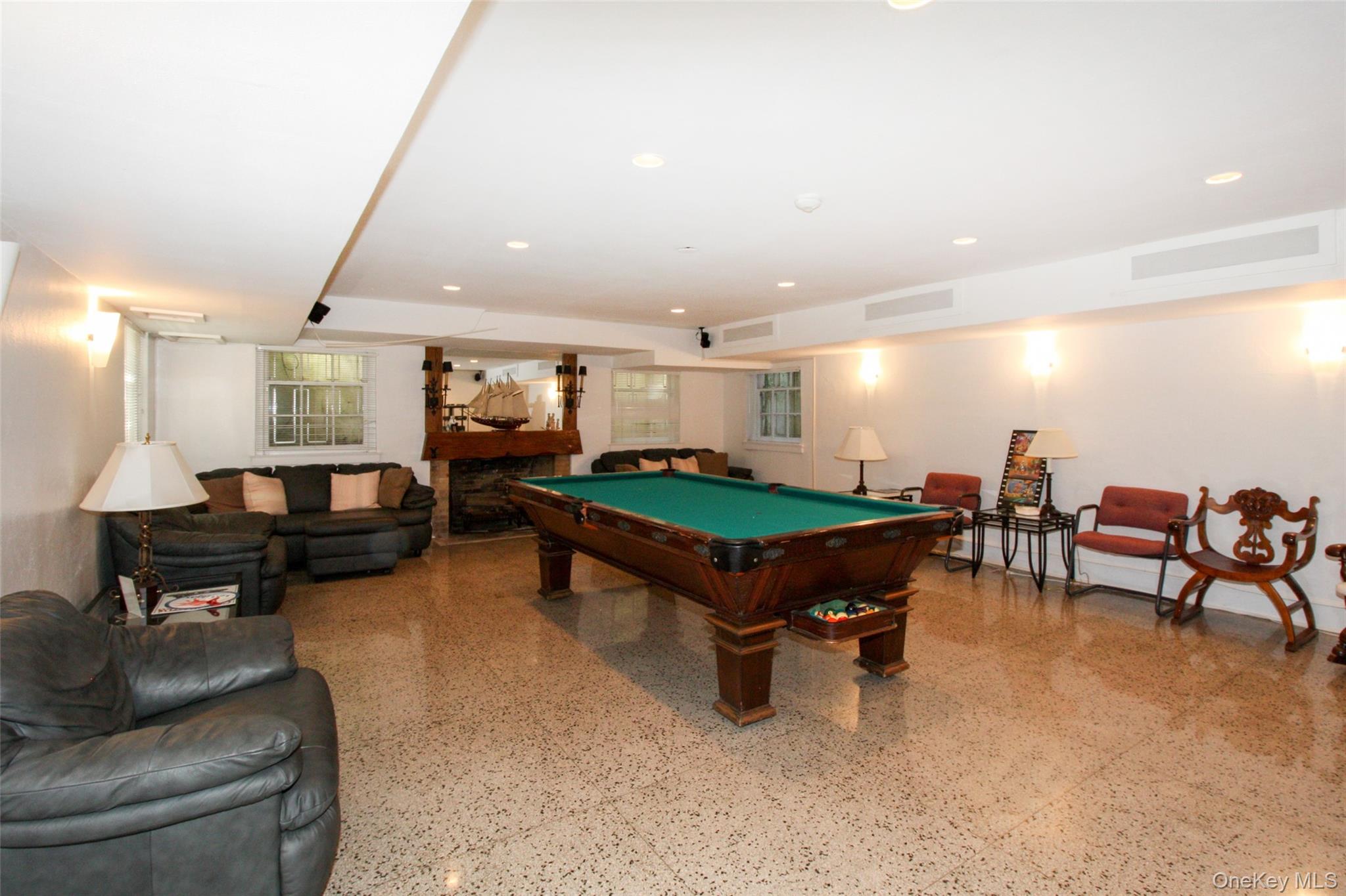 40 Deer Park Road, Great Neck, NY 11024