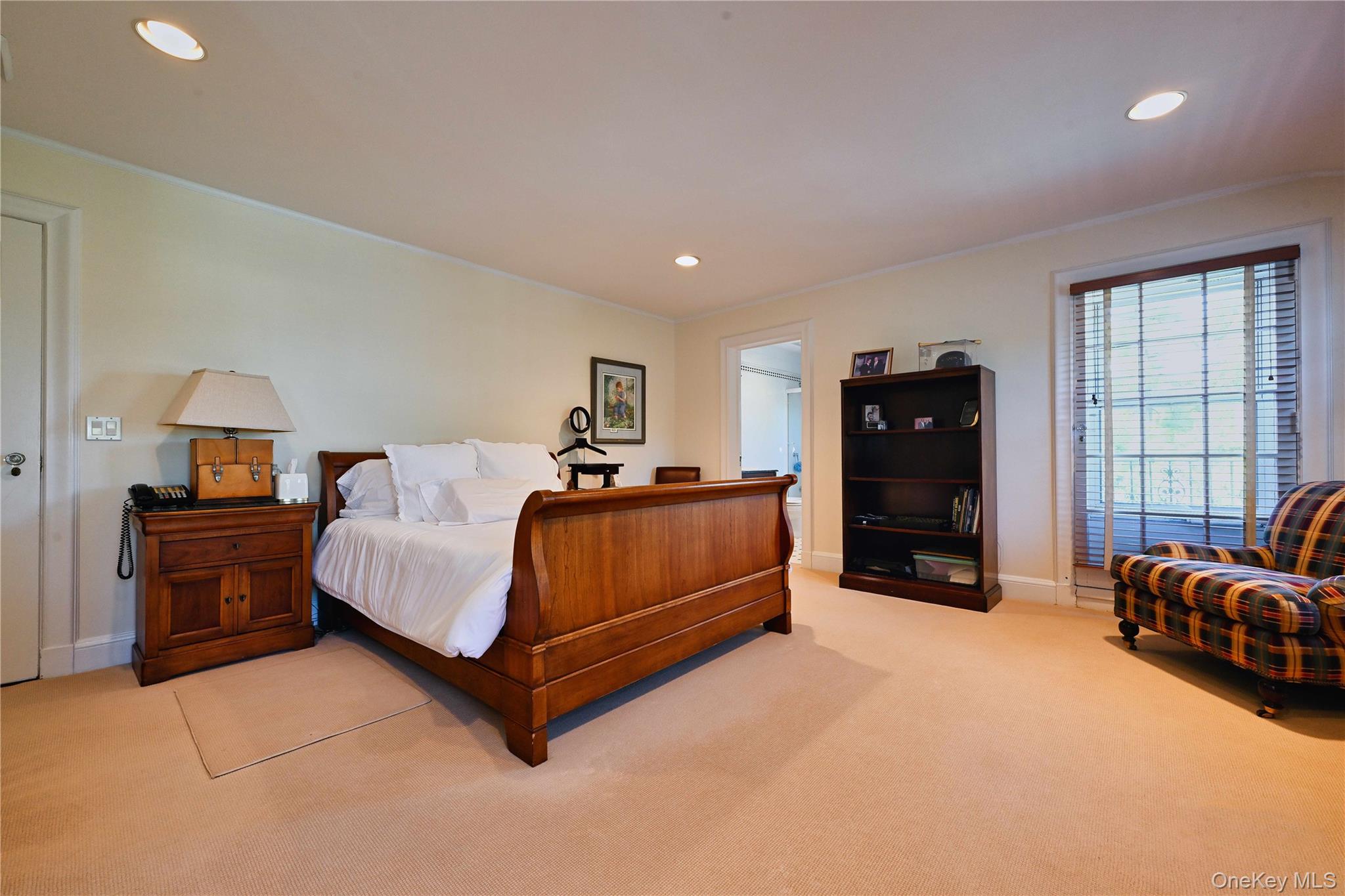 40 Deer Park Road, Great Neck, NY 11024