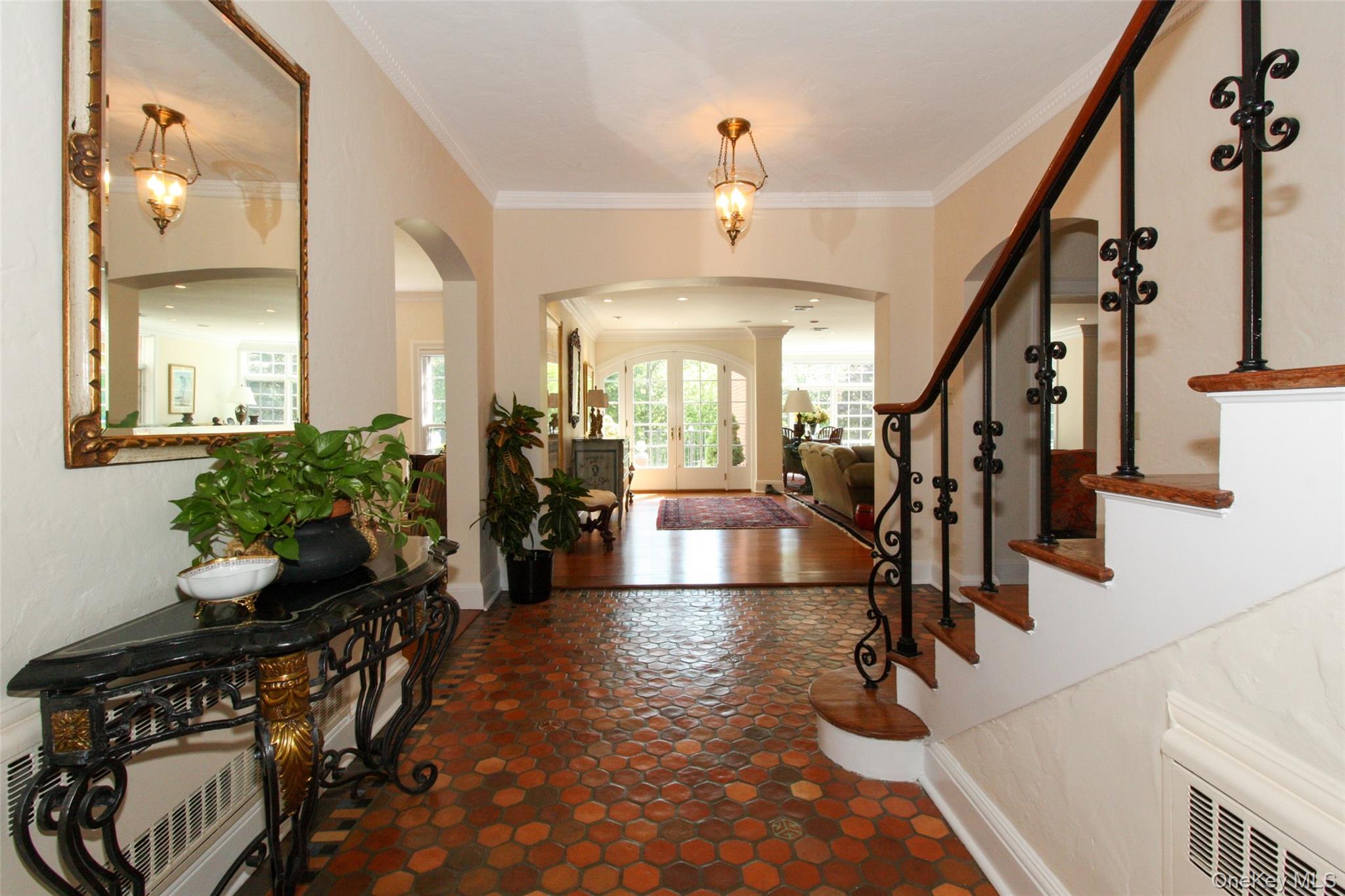 40 Deer Park Road, Great Neck, NY 11024