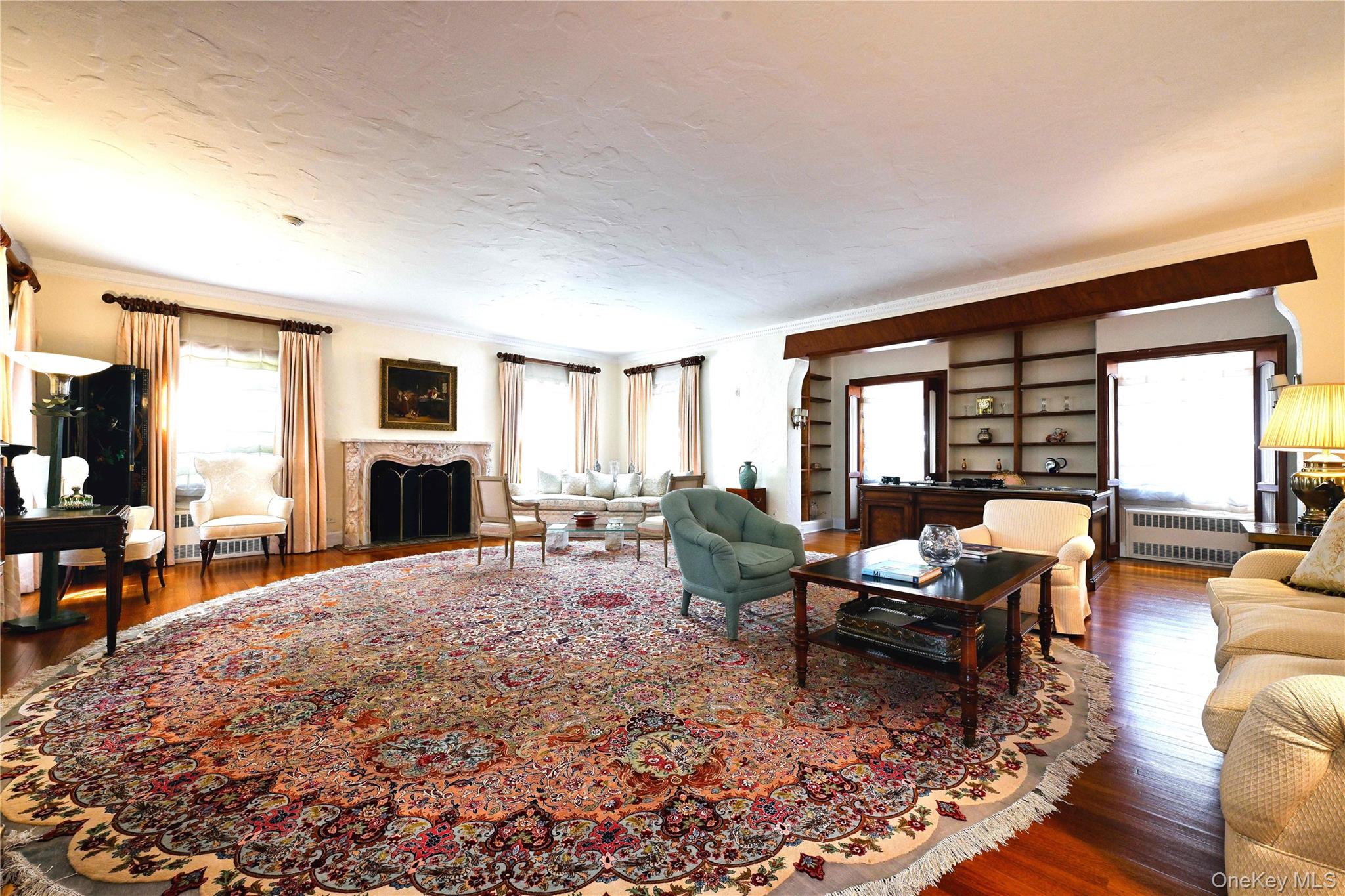 40 Deer Park Road, Great Neck, NY 11024