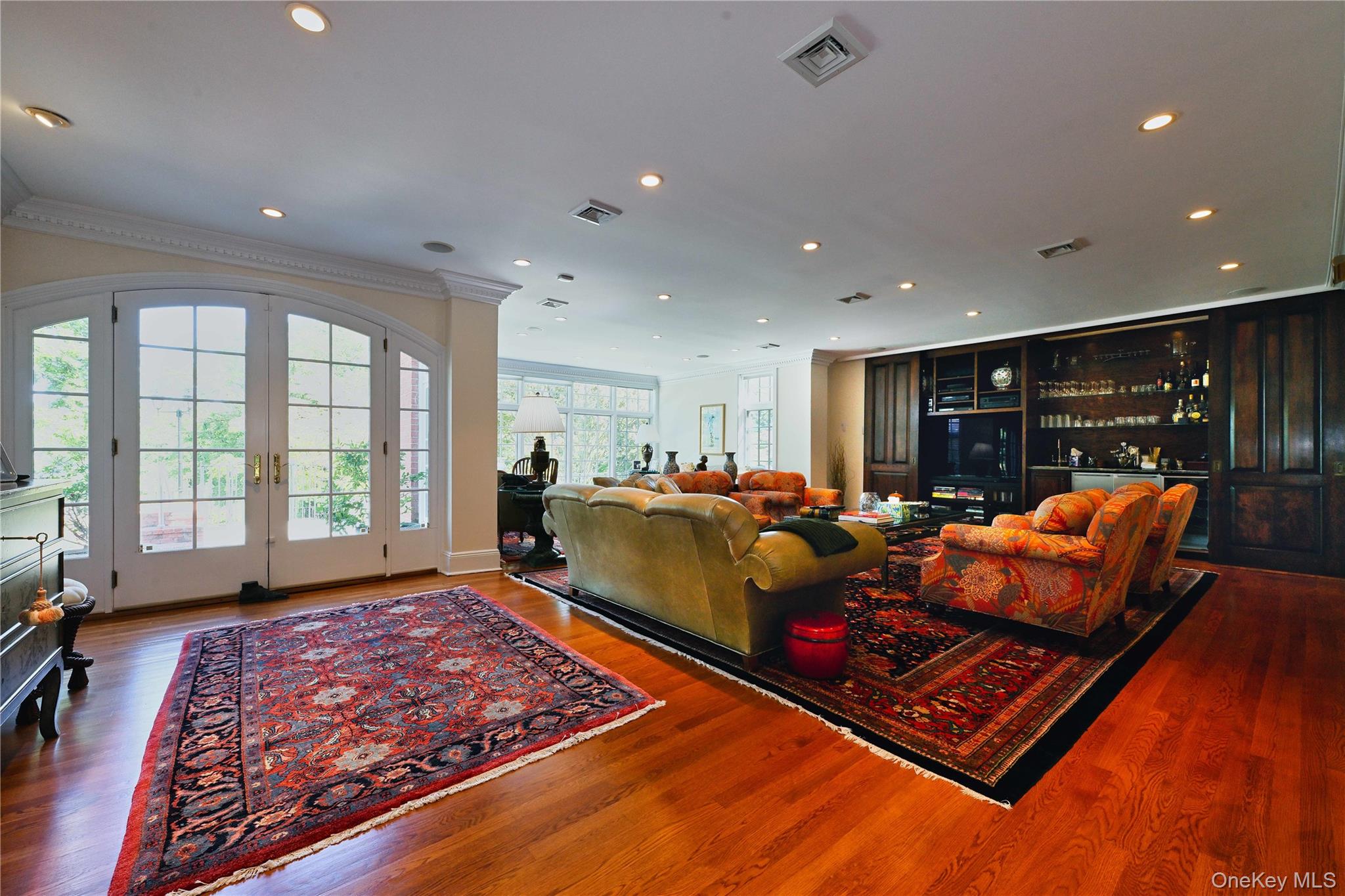 40 Deer Park Road, Great Neck, NY 11024