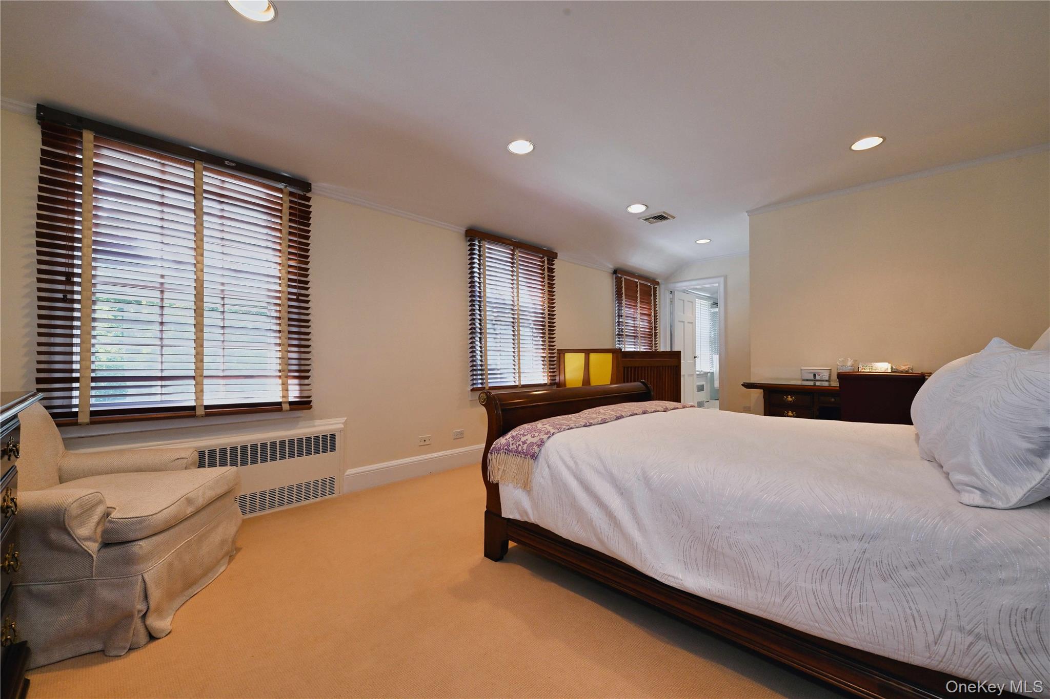 40 Deer Park Road, Great Neck, NY 11024