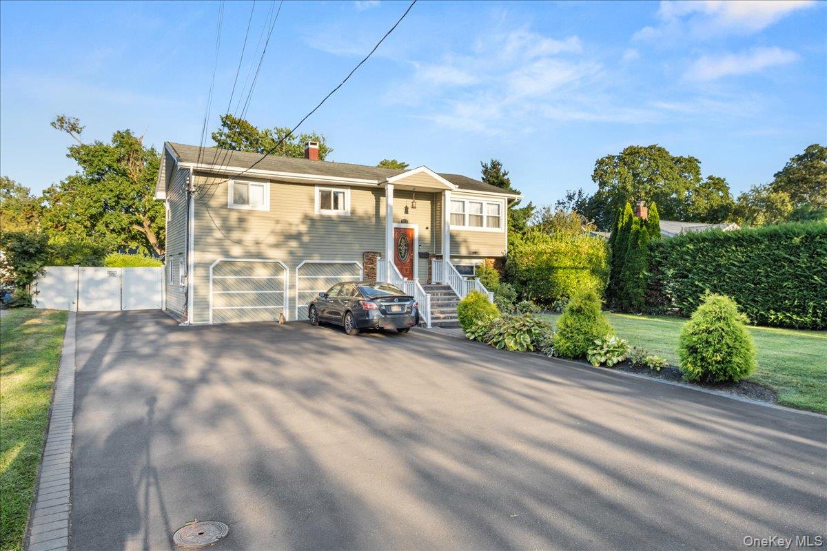 211 Washington Avenue, Brentwood, NY 11717