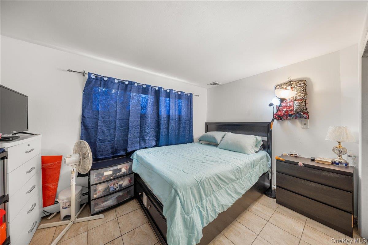 211 Washington Avenue, Brentwood, NY 11717