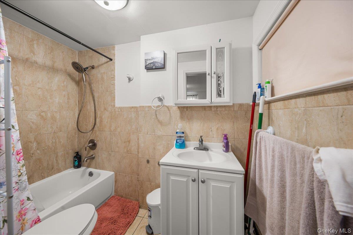 211 Washington Avenue, Brentwood, NY 11717