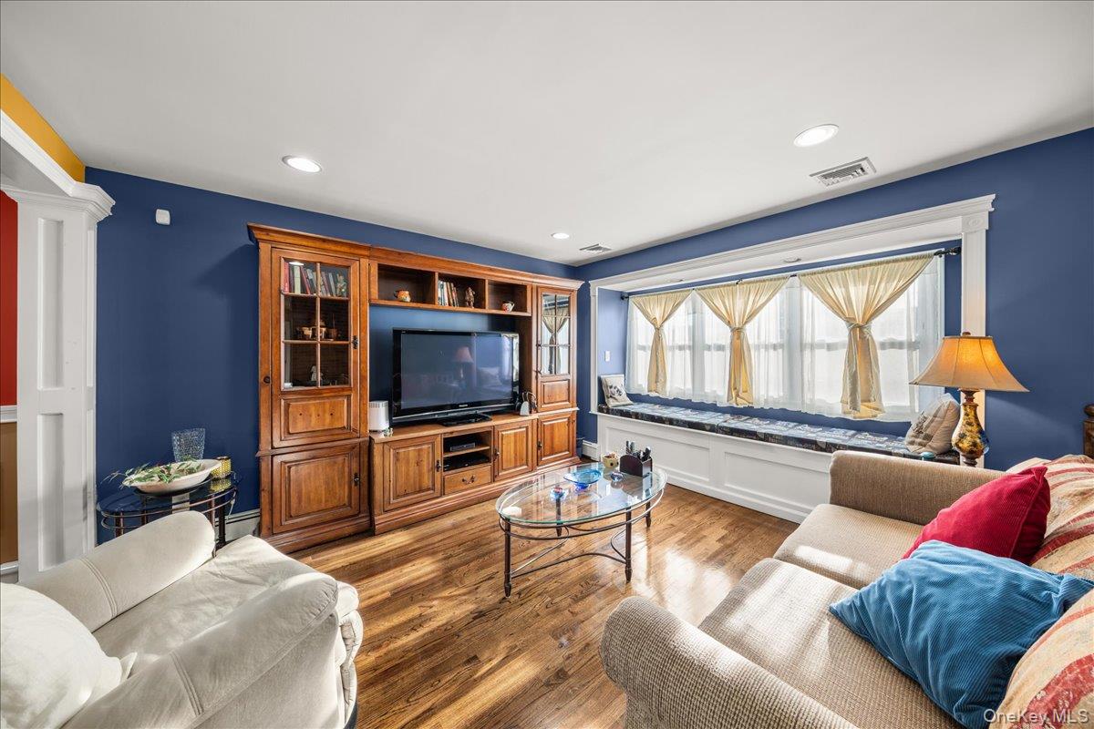 211 Washington Avenue, Brentwood, NY 11717