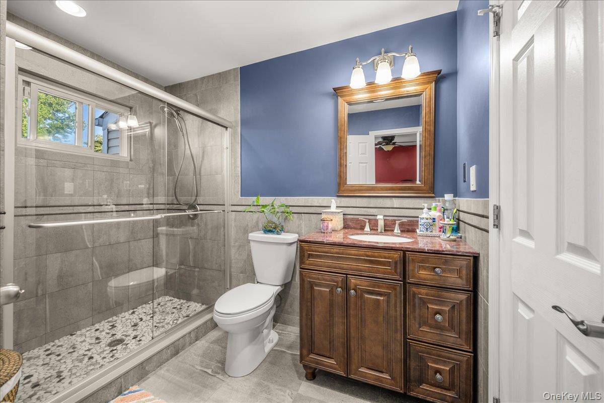 211 Washington Avenue, Brentwood, NY 11717