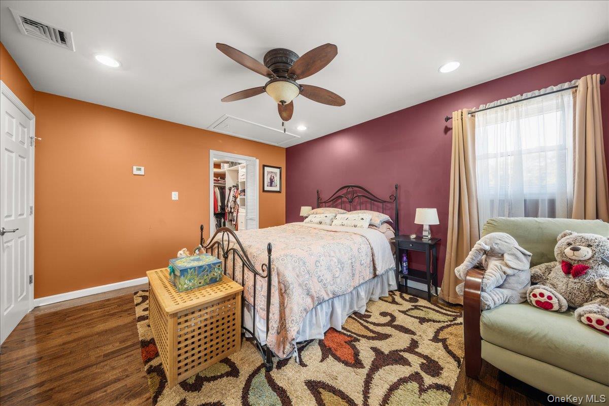 211 Washington Avenue, Brentwood, NY 11717