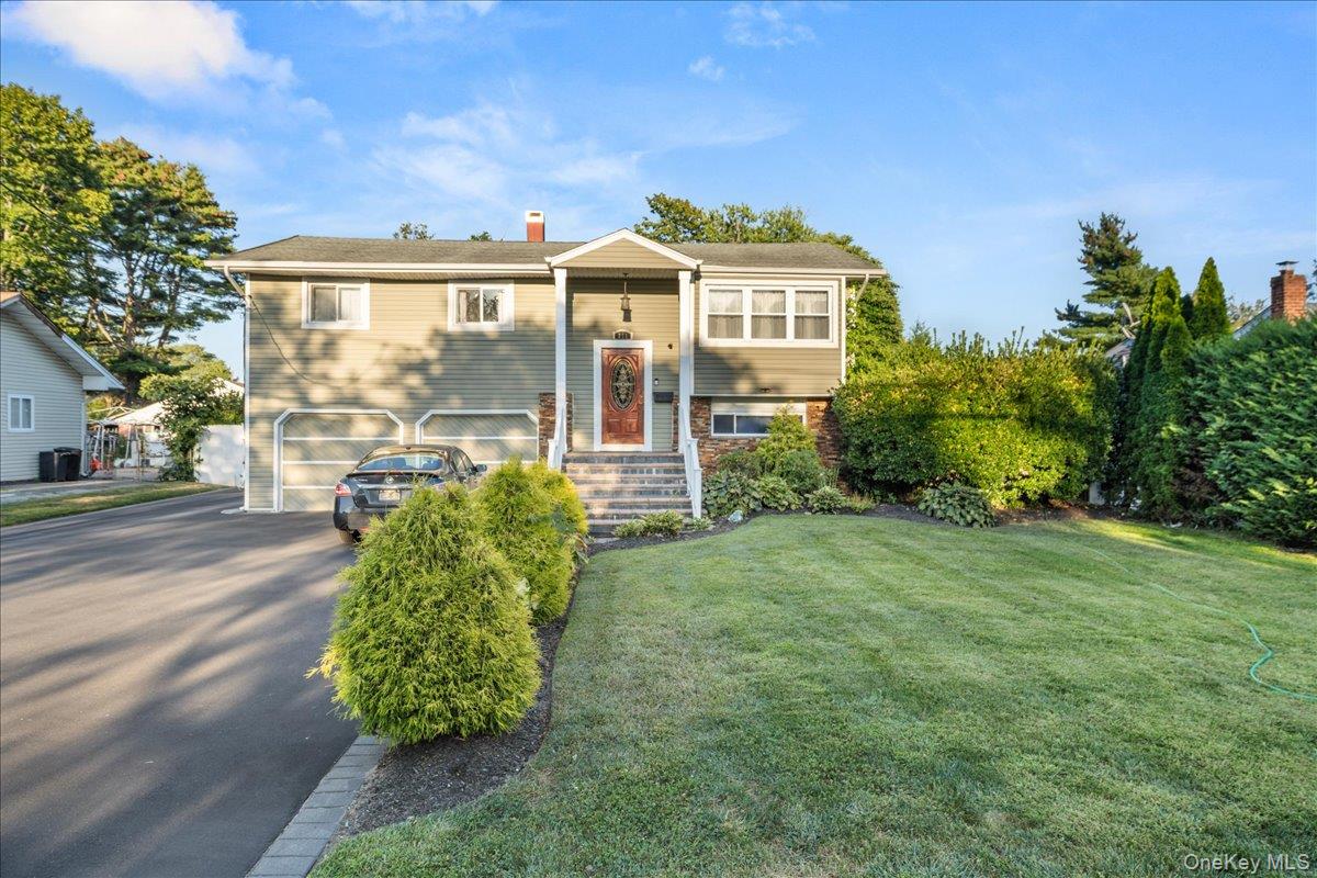 211 Washington Avenue, Brentwood, NY 11717