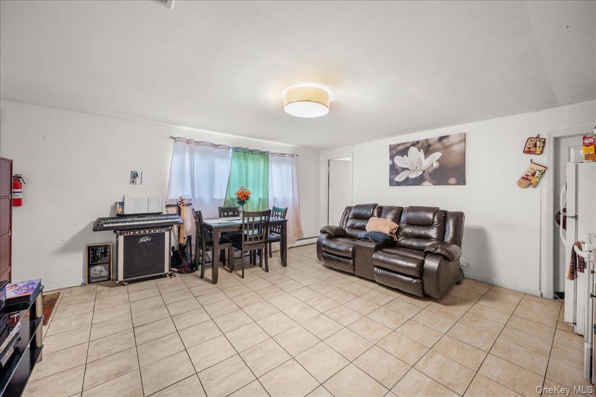 211 Washington Avenue, Brentwood, NY 11717