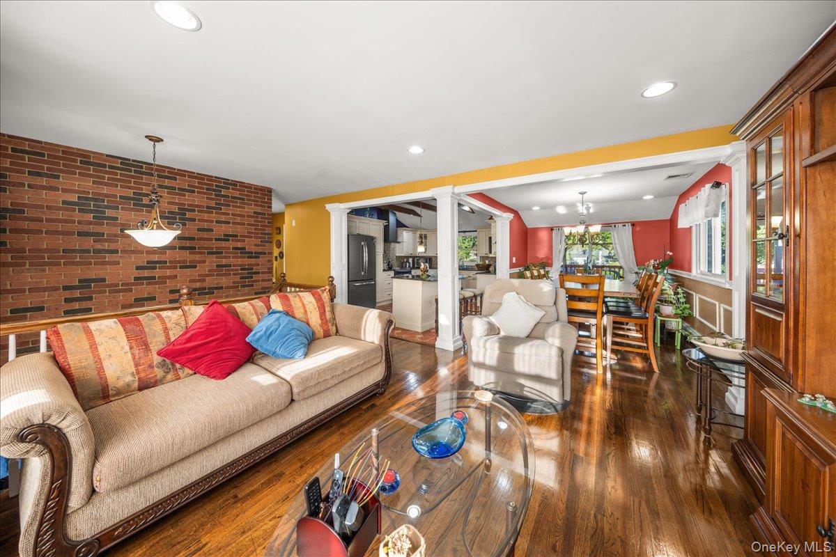 211 Washington Avenue, Brentwood, NY 11717