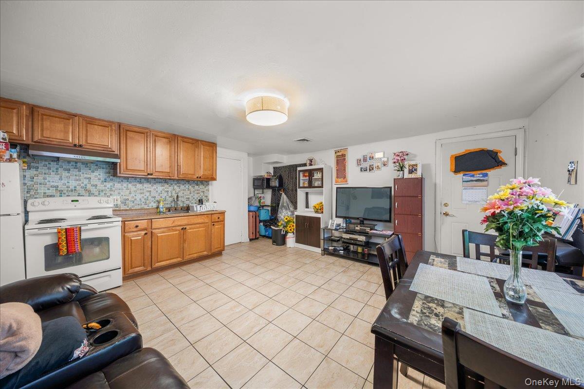 211 Washington Avenue, Brentwood, NY 11717