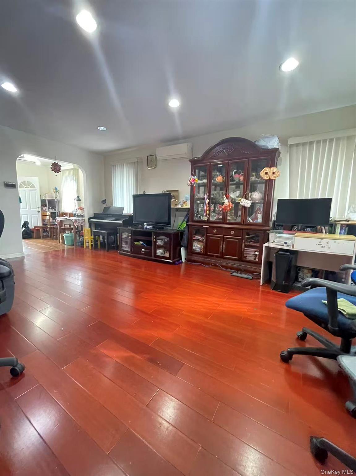 28-11 Murray Street, Flushing, NY 11354