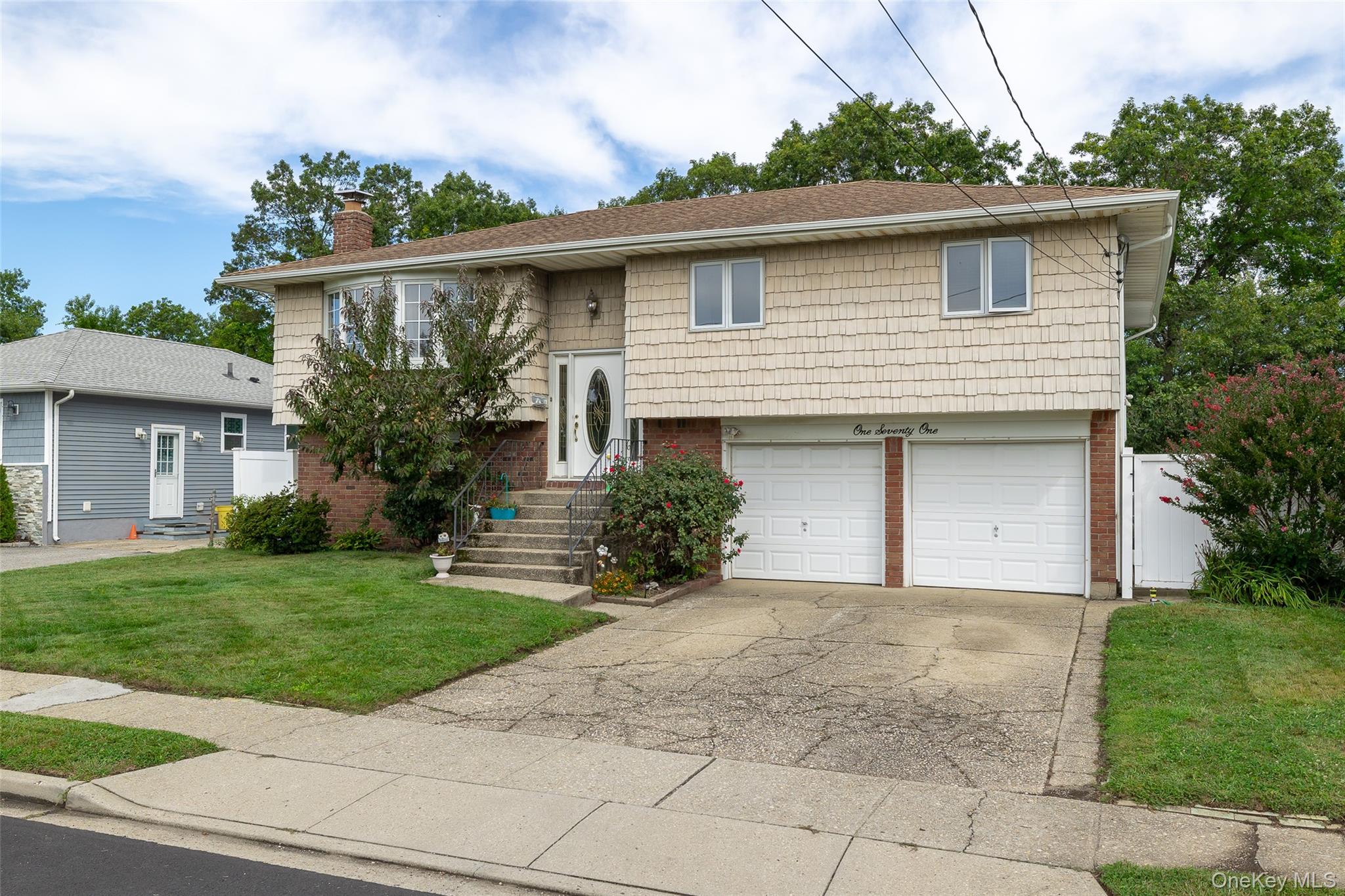 171 N Albany Avenue, Massapequa, NY 11758