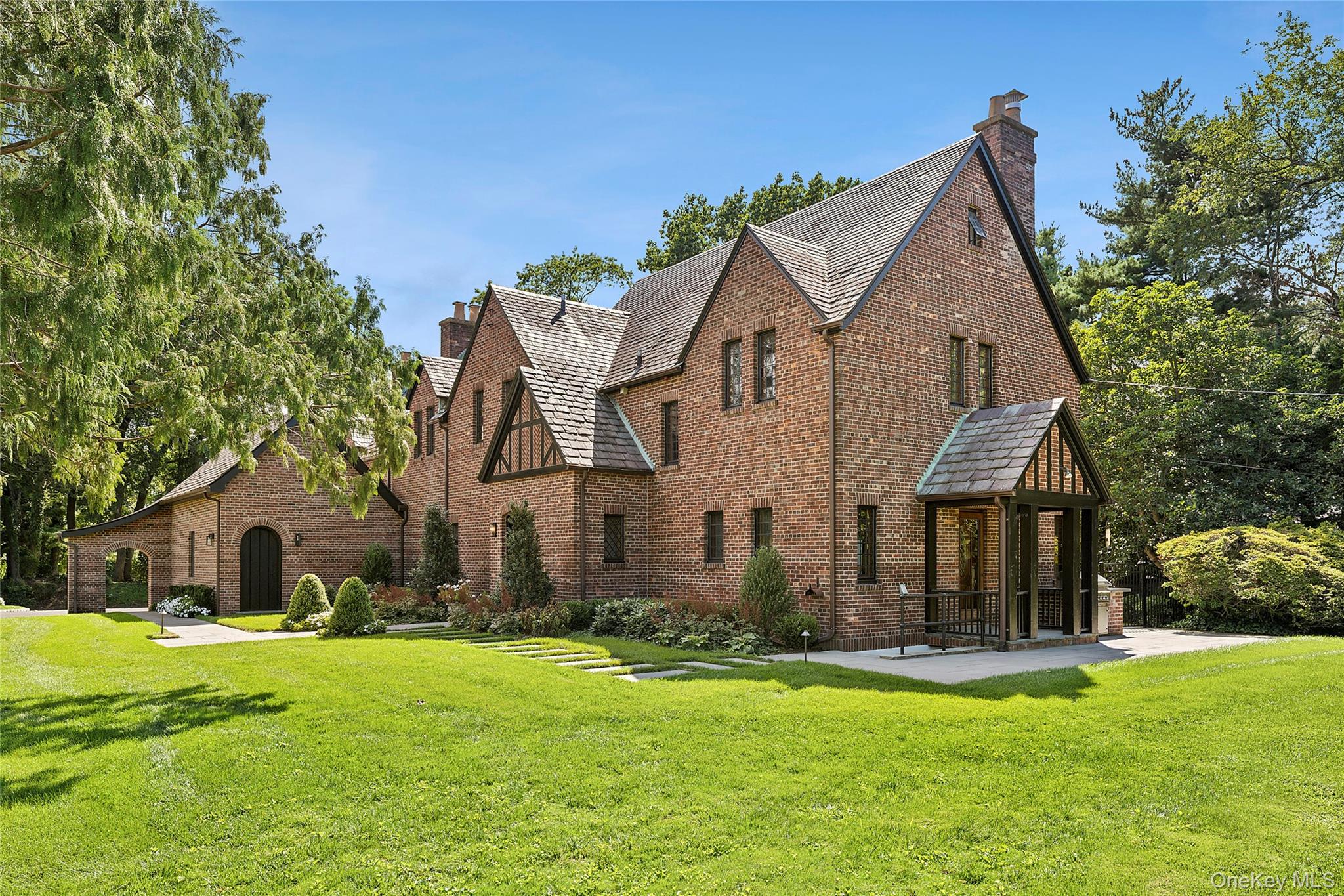 38 Country Club Drive, Port Washington, NY 11050