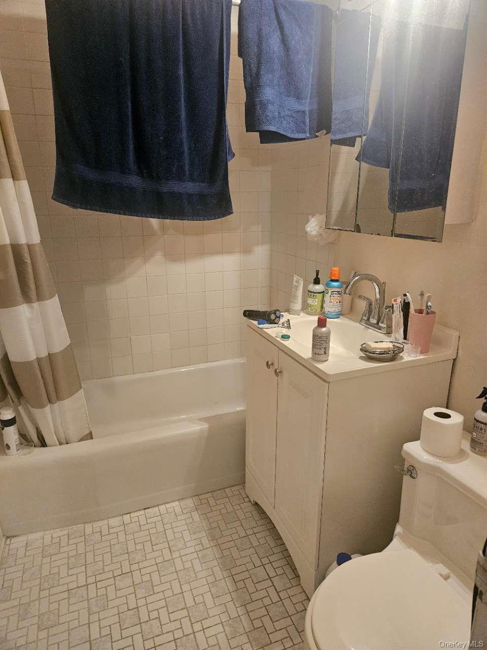 61-20 Grandcentral Parkway # C109, Forest Hills, NY 11375