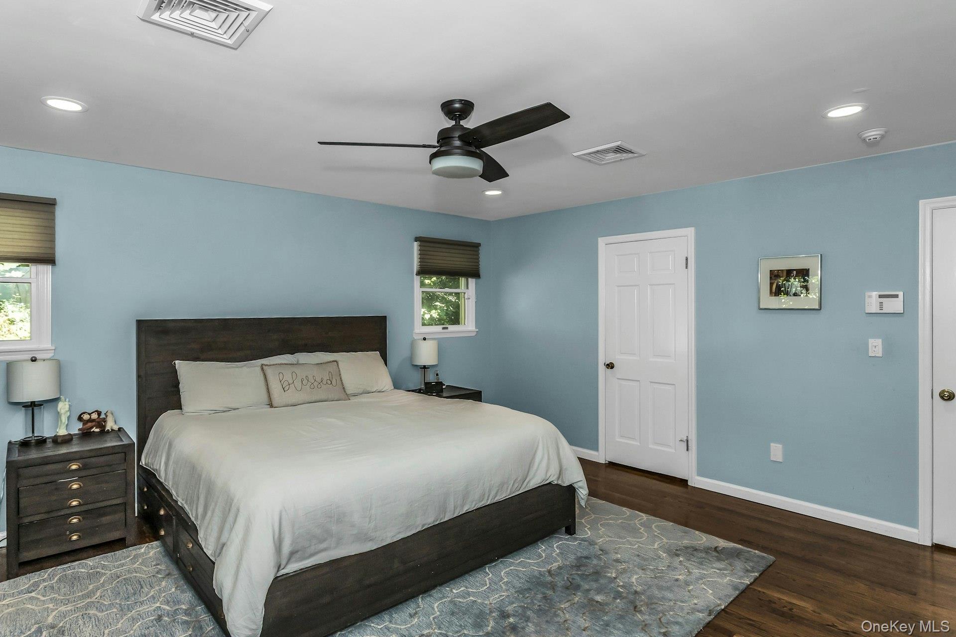 17 Willow Drive, Port Washington, NY 11050