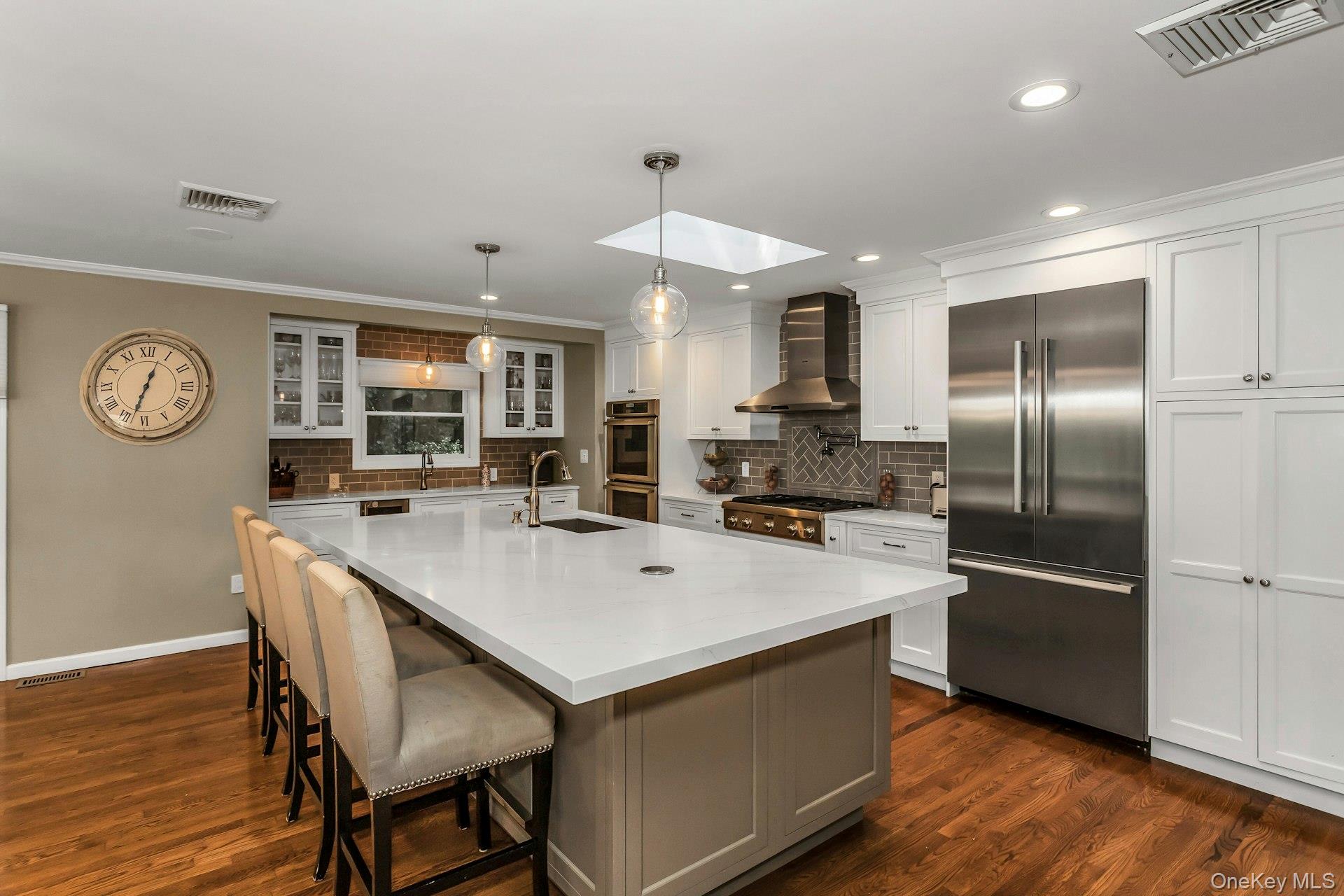 17 Willow Drive, Port Washington, NY 11050