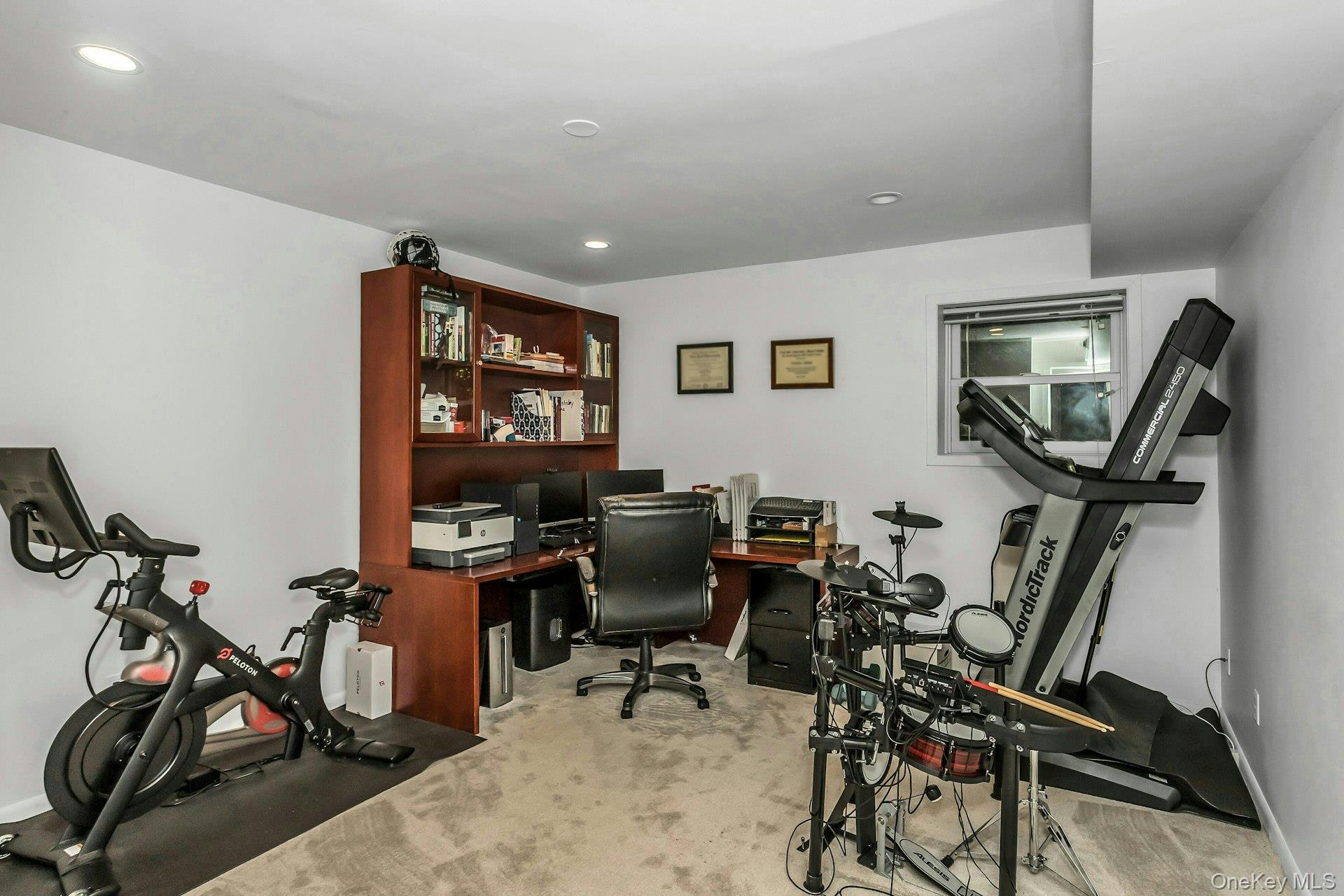 17 Willow Drive, Port Washington, NY 11050