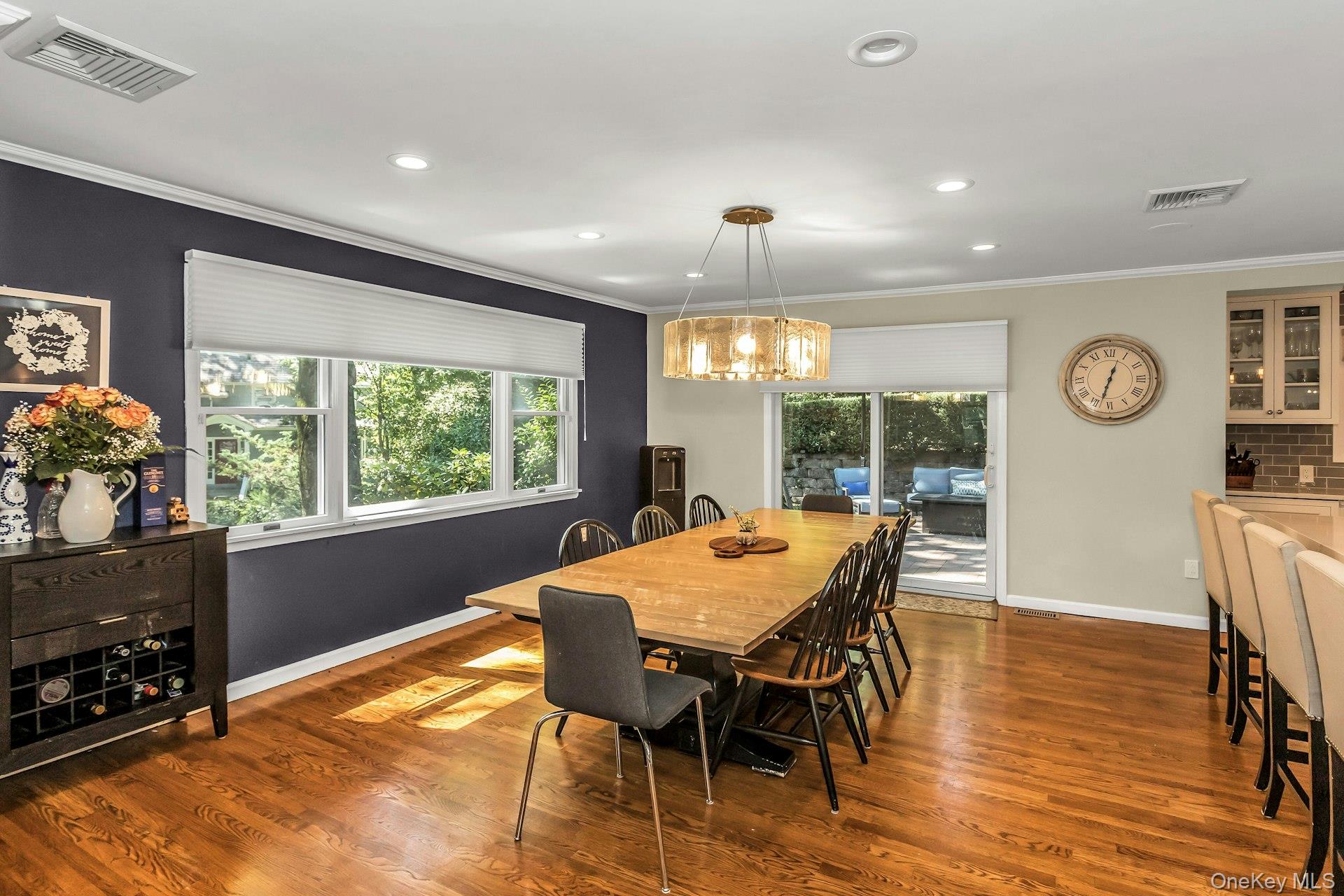 17 Willow Drive, Port Washington, NY 11050