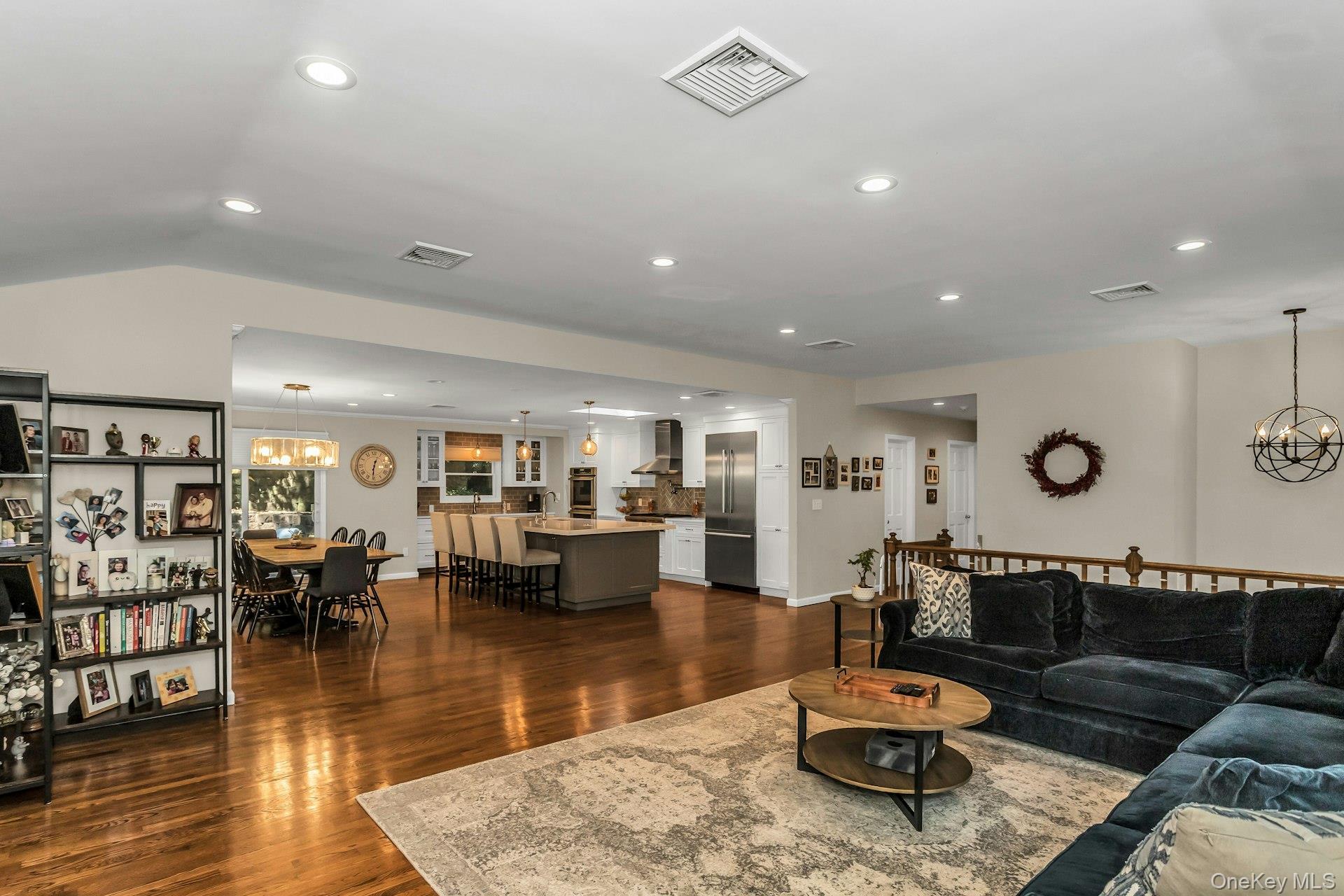 17 Willow Drive, Port Washington, NY 11050